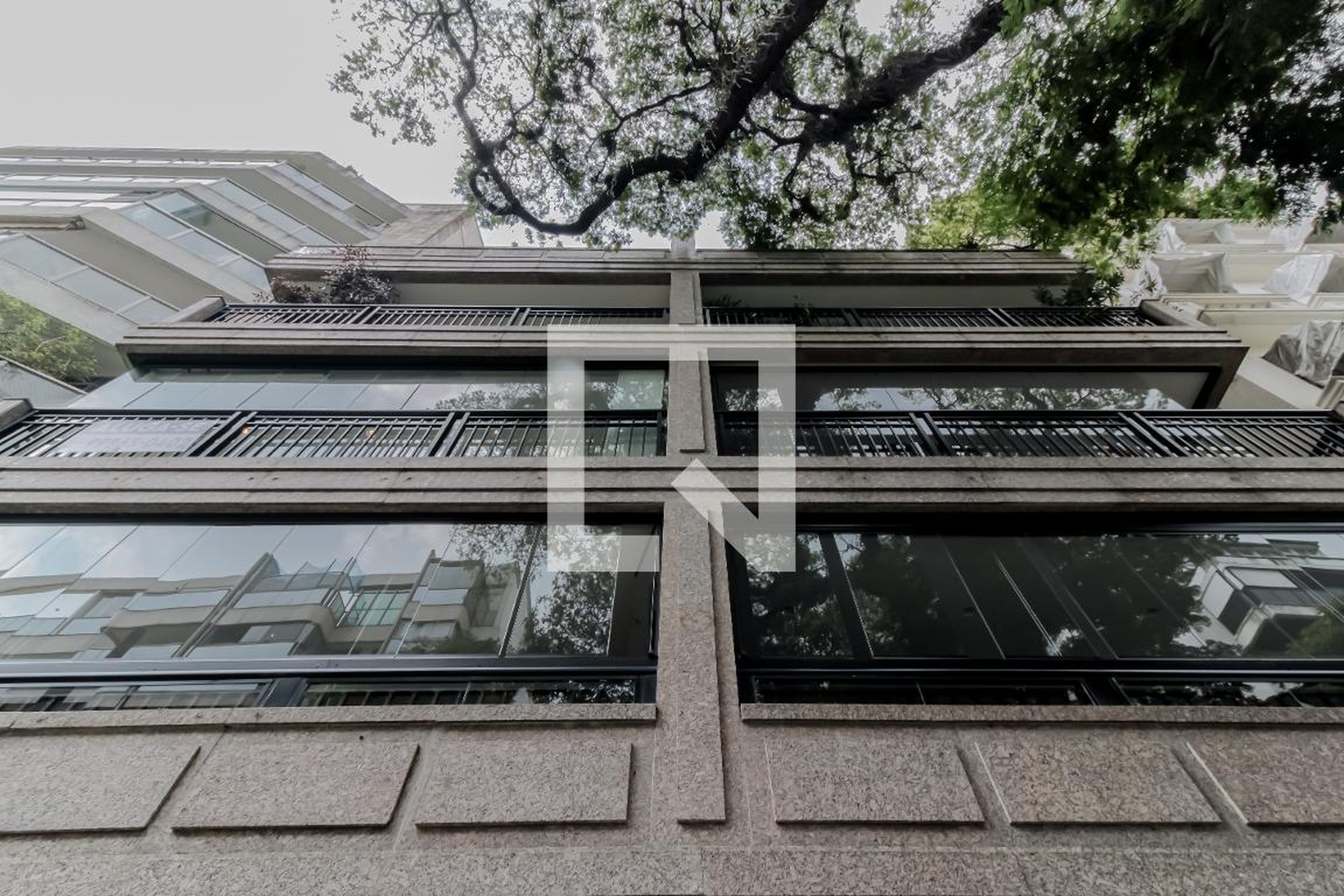 Fachada do Prédio Condomínio em Rua Custódio Serrão, 11