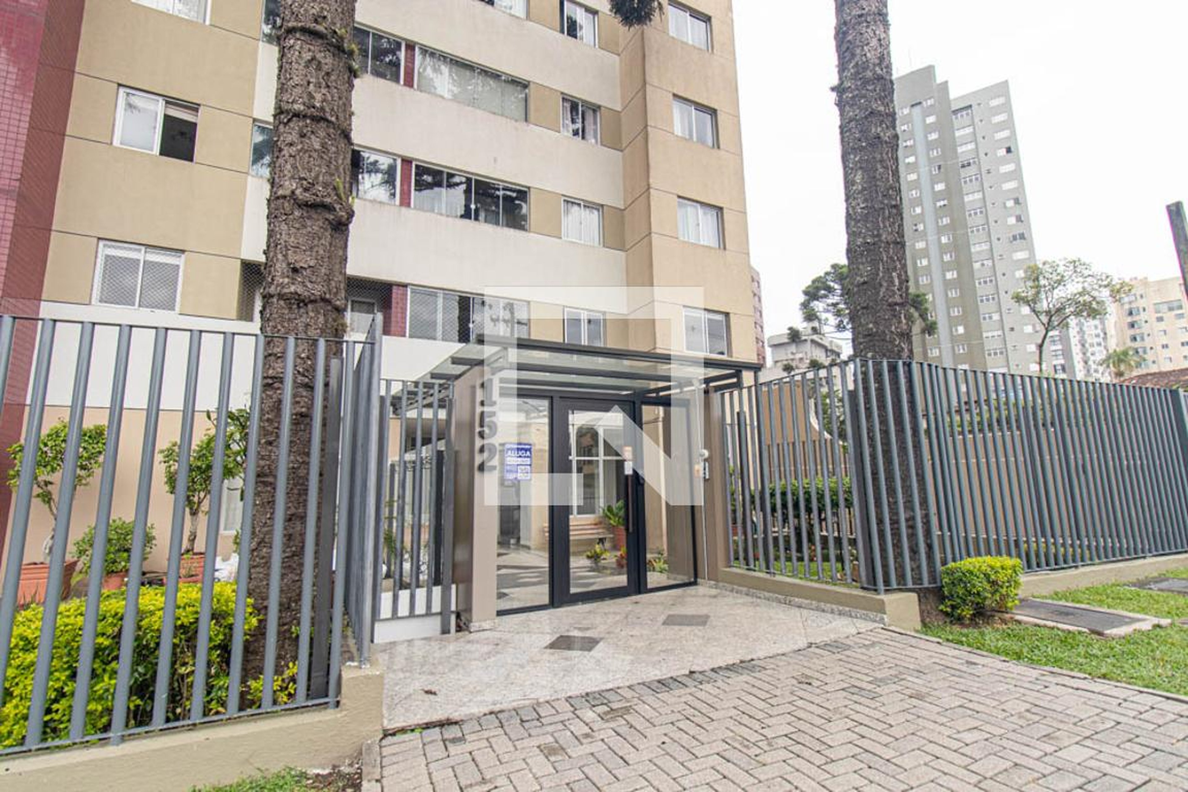 Fachada do Condomínio Condomínio em Rua Urbâno Lopes, 252