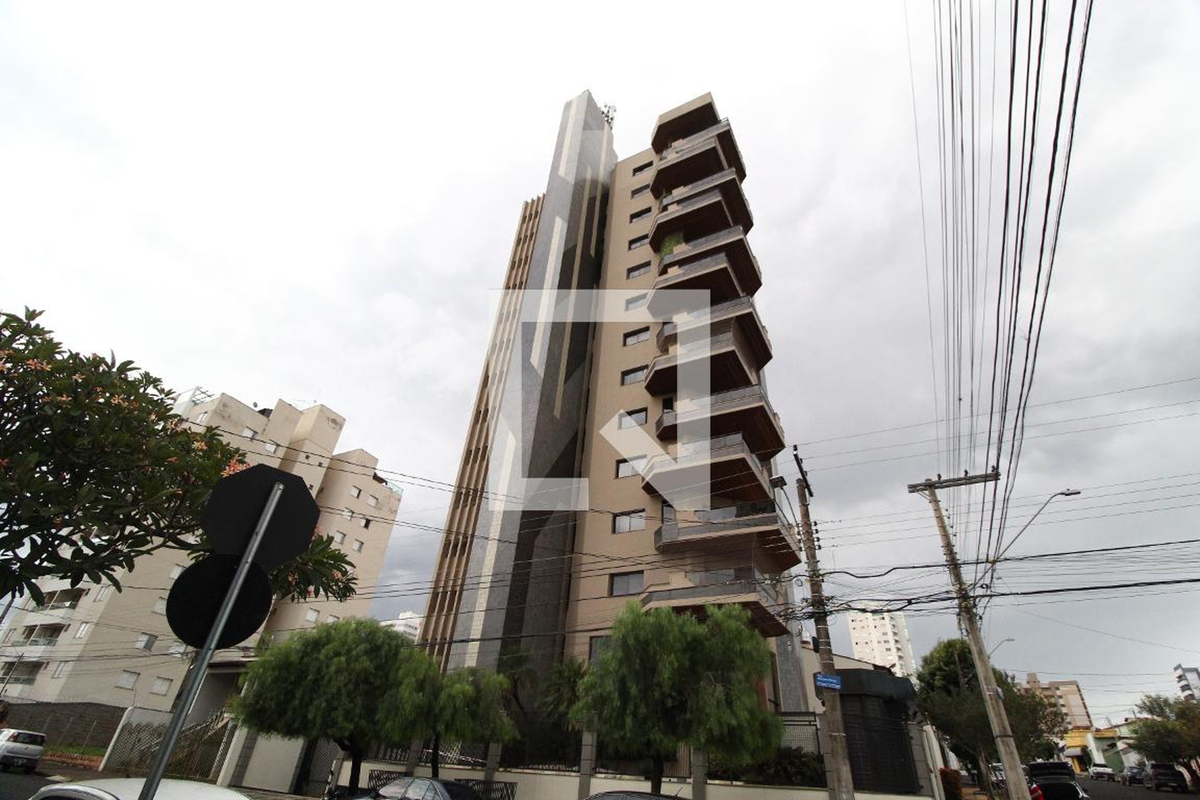 Fachada Condomínio em Rua Bueno Brandão, 101