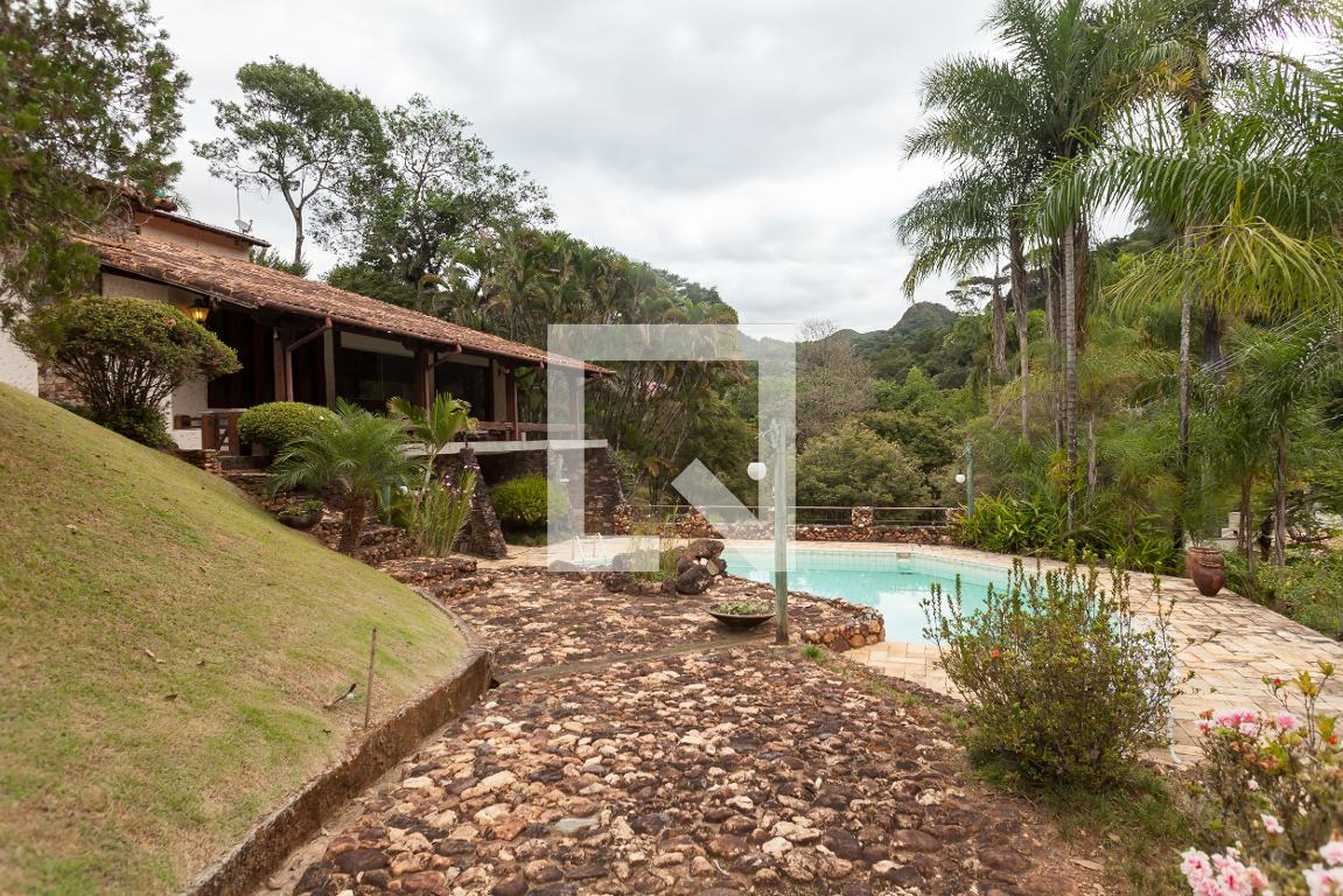 Piscina Condomínio em Alameda das Castanheiras, 775