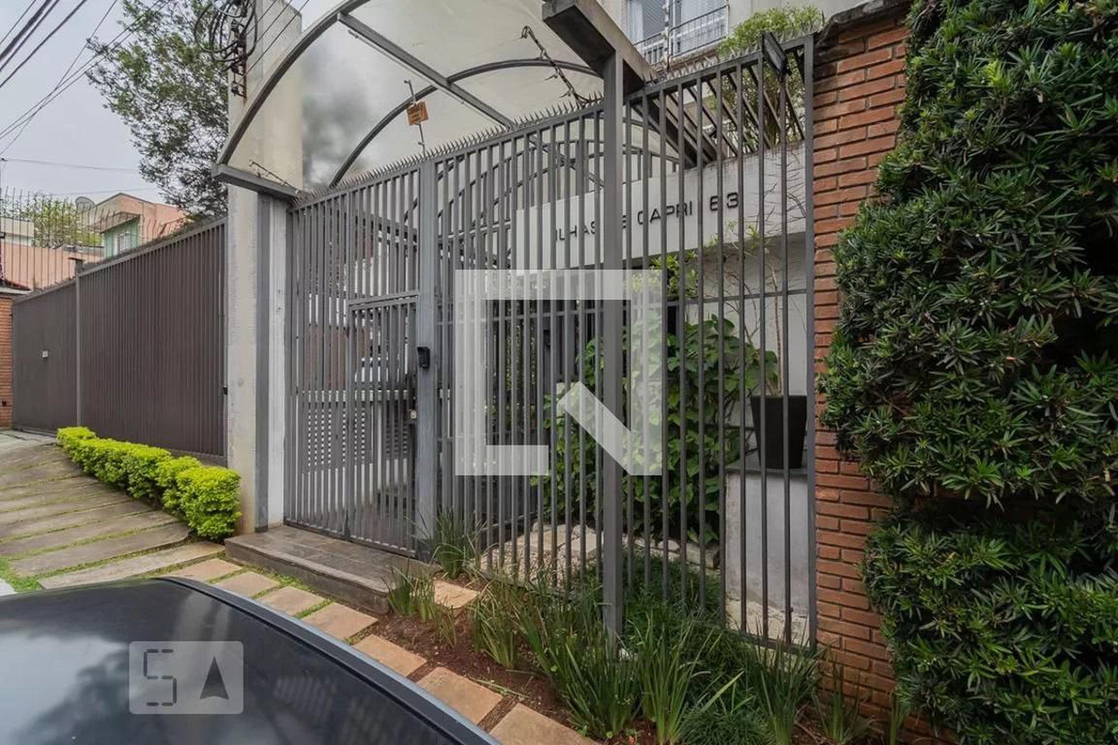 Fachada Condomínio em Rua João de Castro Rebelo, 83