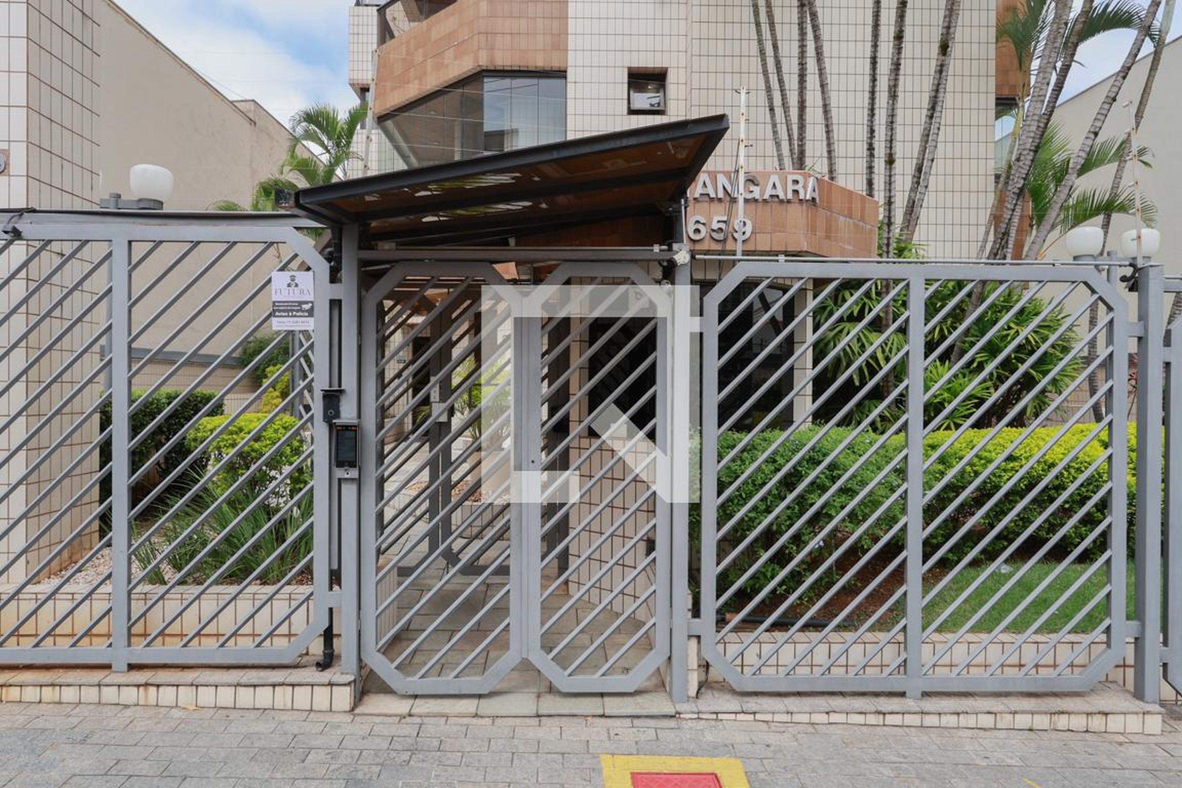 Fachada do condomínio Condomínio Tangará