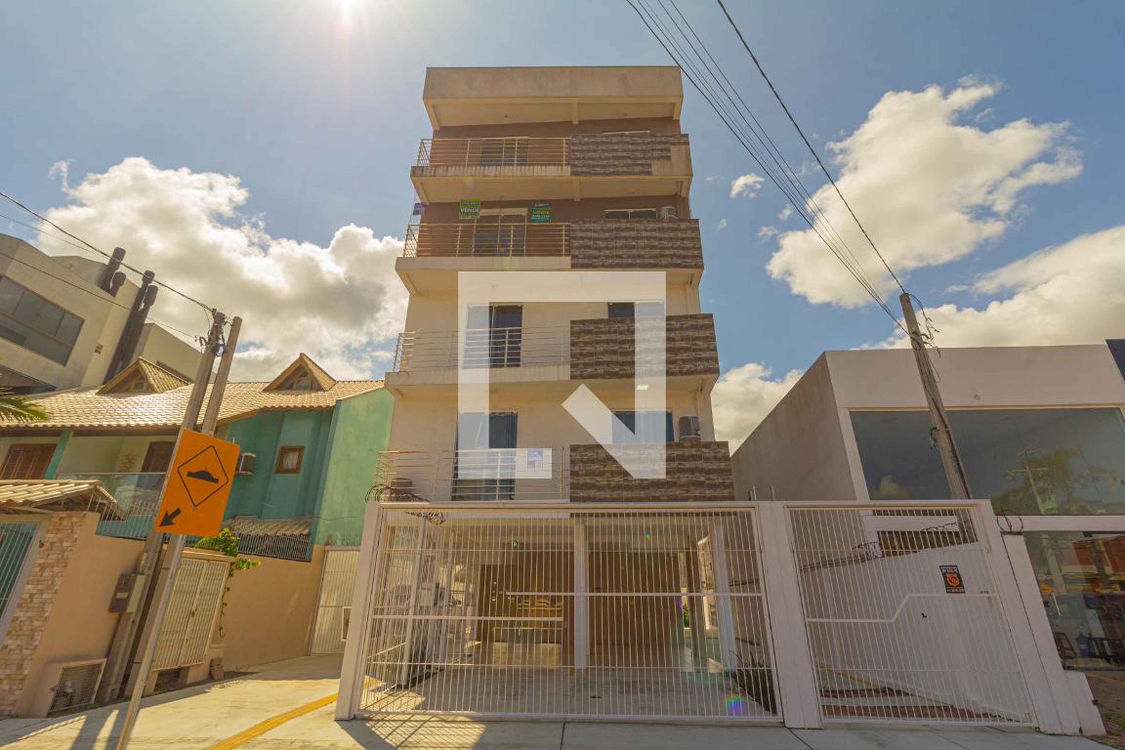 Fachada Condomínio em Rua Vereador Antônio Ferreira Alves, 891