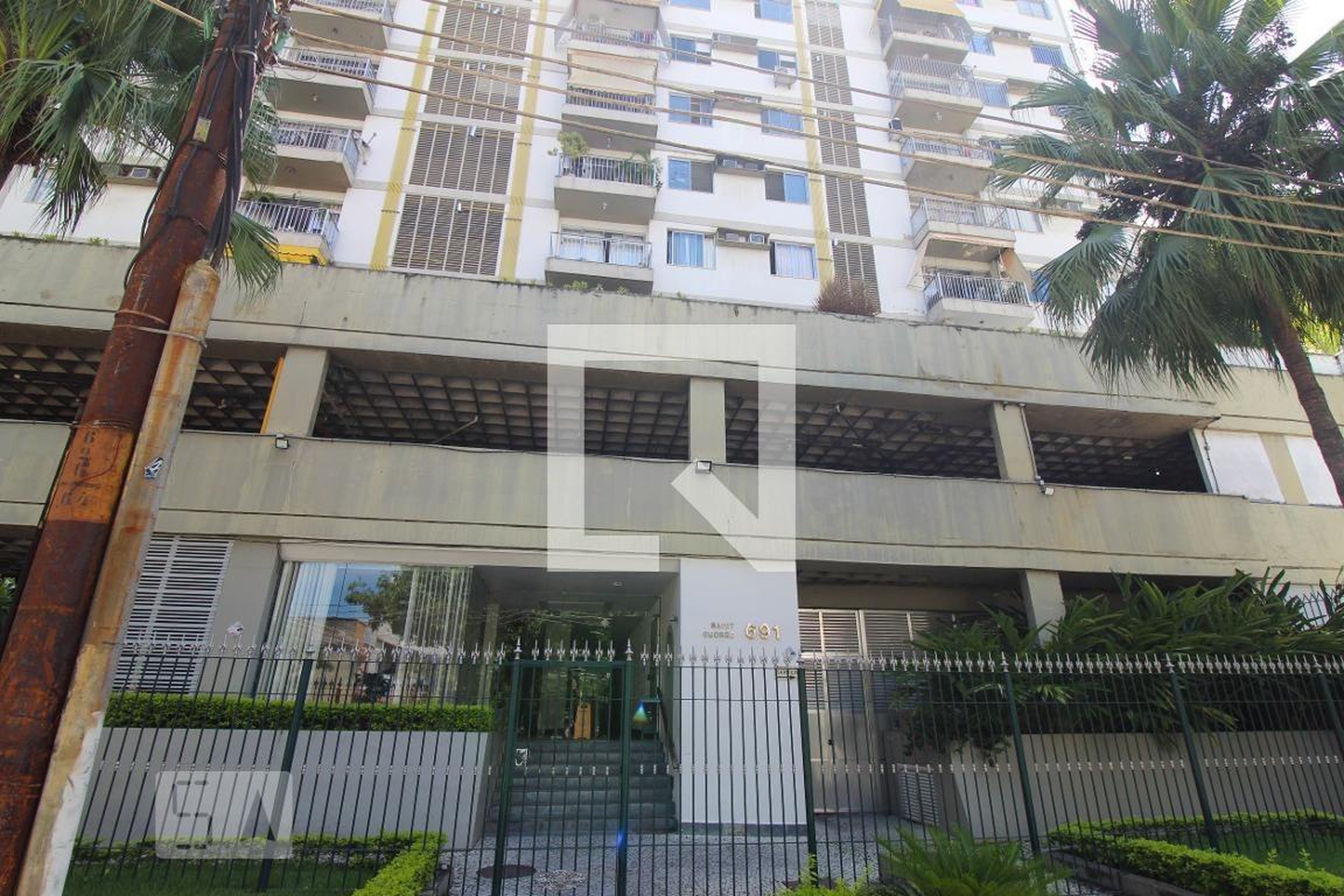 Fachada Condomínio em Rua Carvalho Alvim, 651