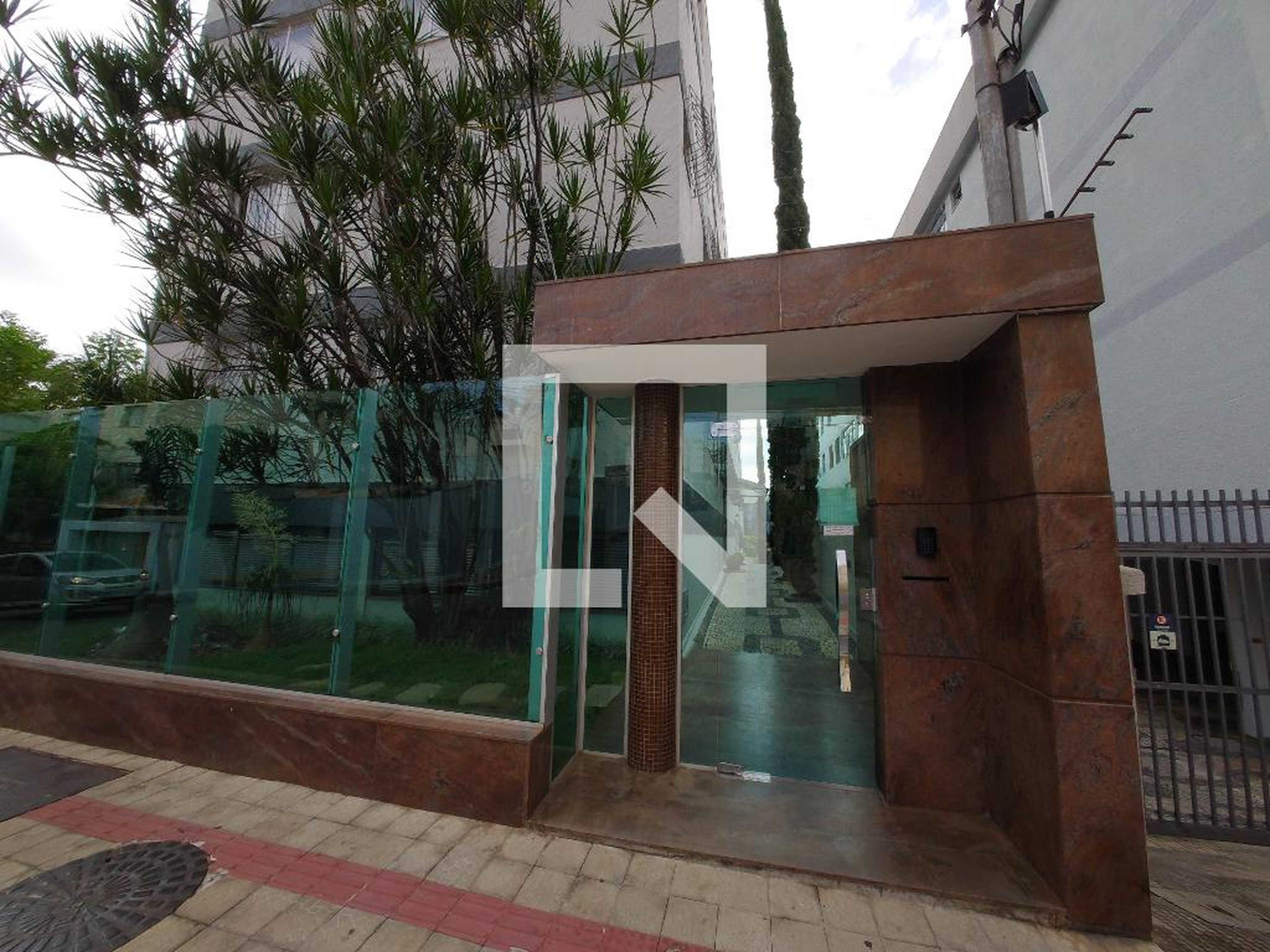 FACHADA Condomínio em Rua Junquilhos, 1019