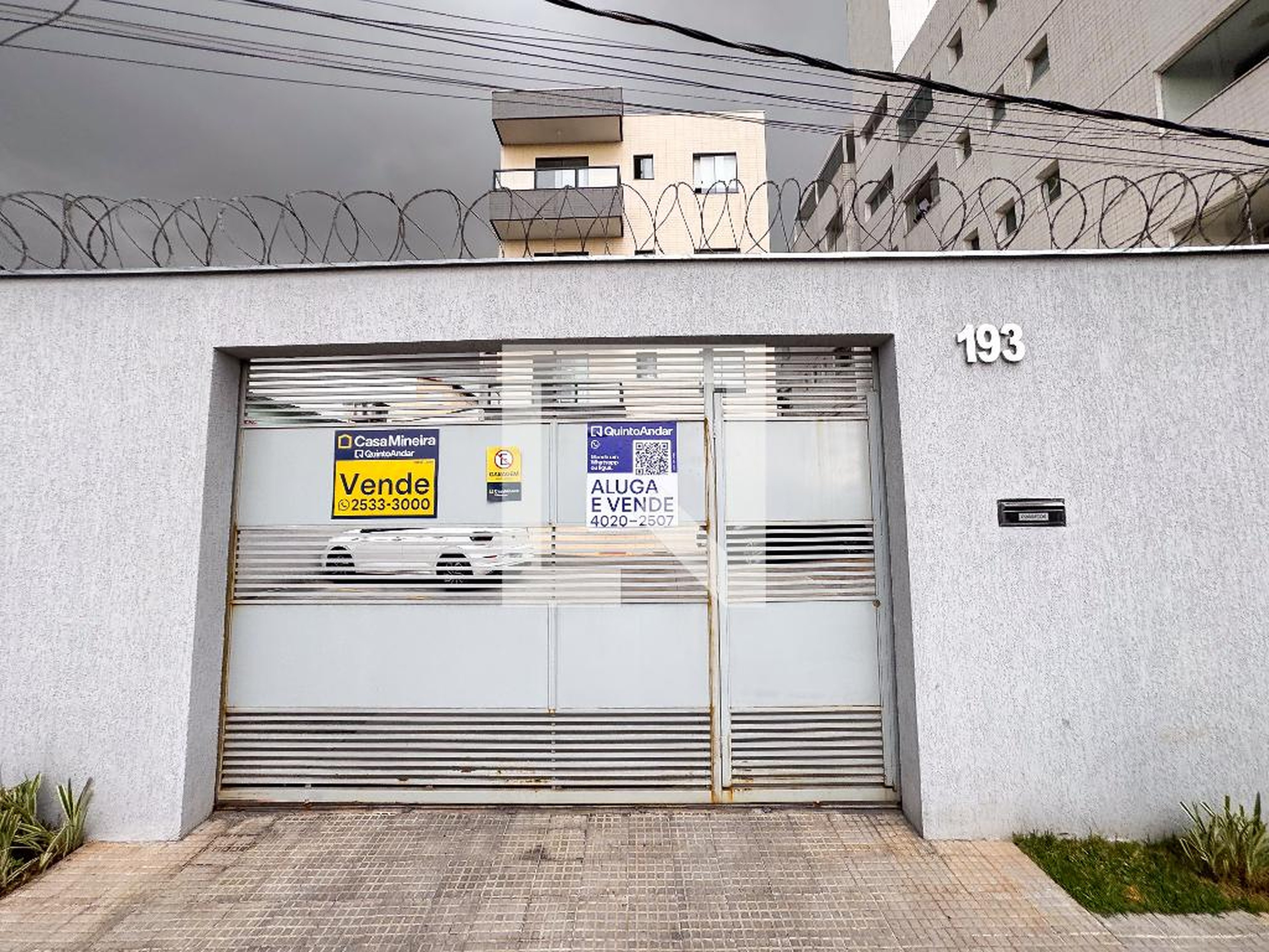 Fachada Condomínio em Rua Ana Ribeiro, 193