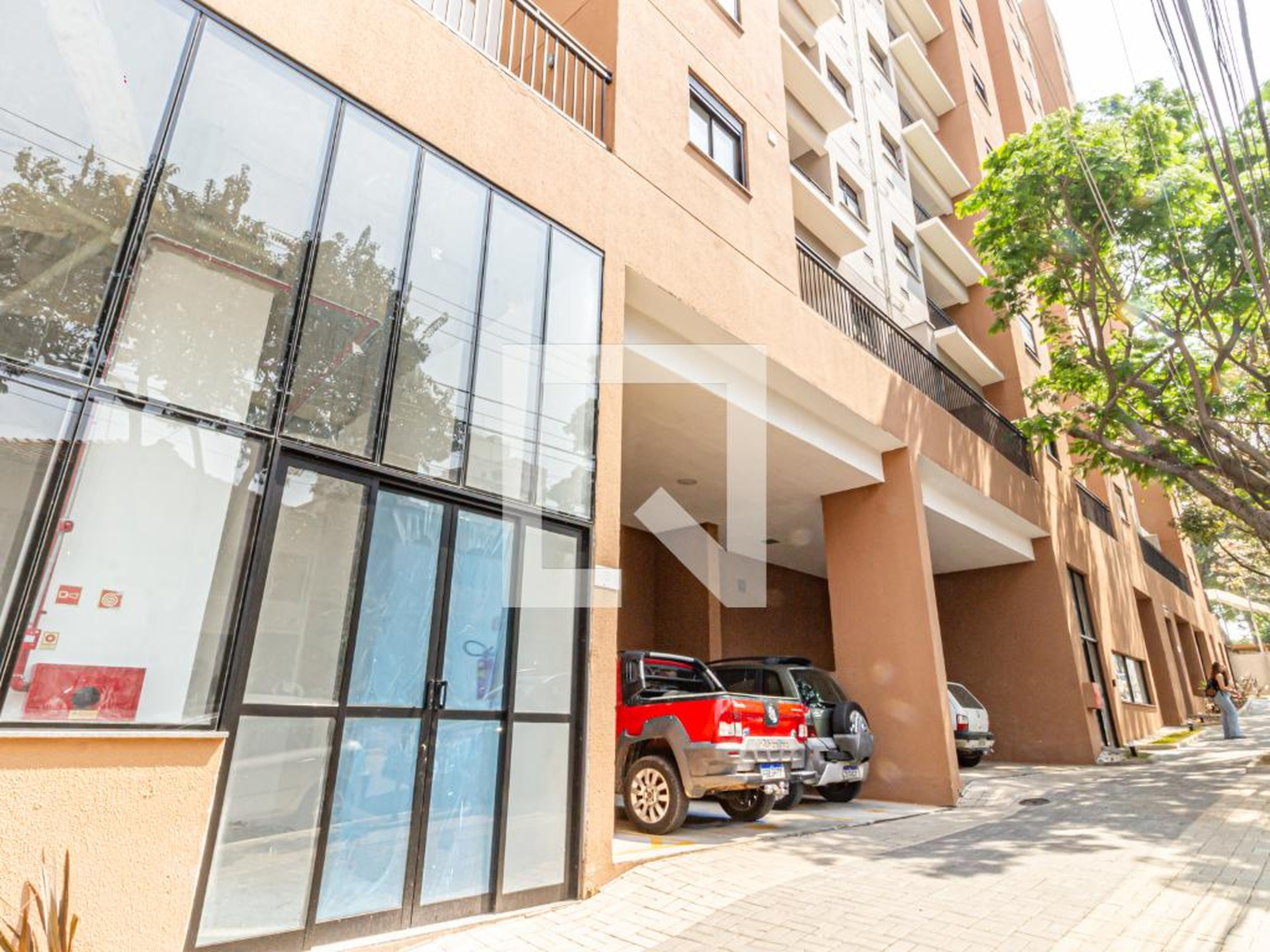 Fachada Condomínio em Rua Juvenal Parada, 337