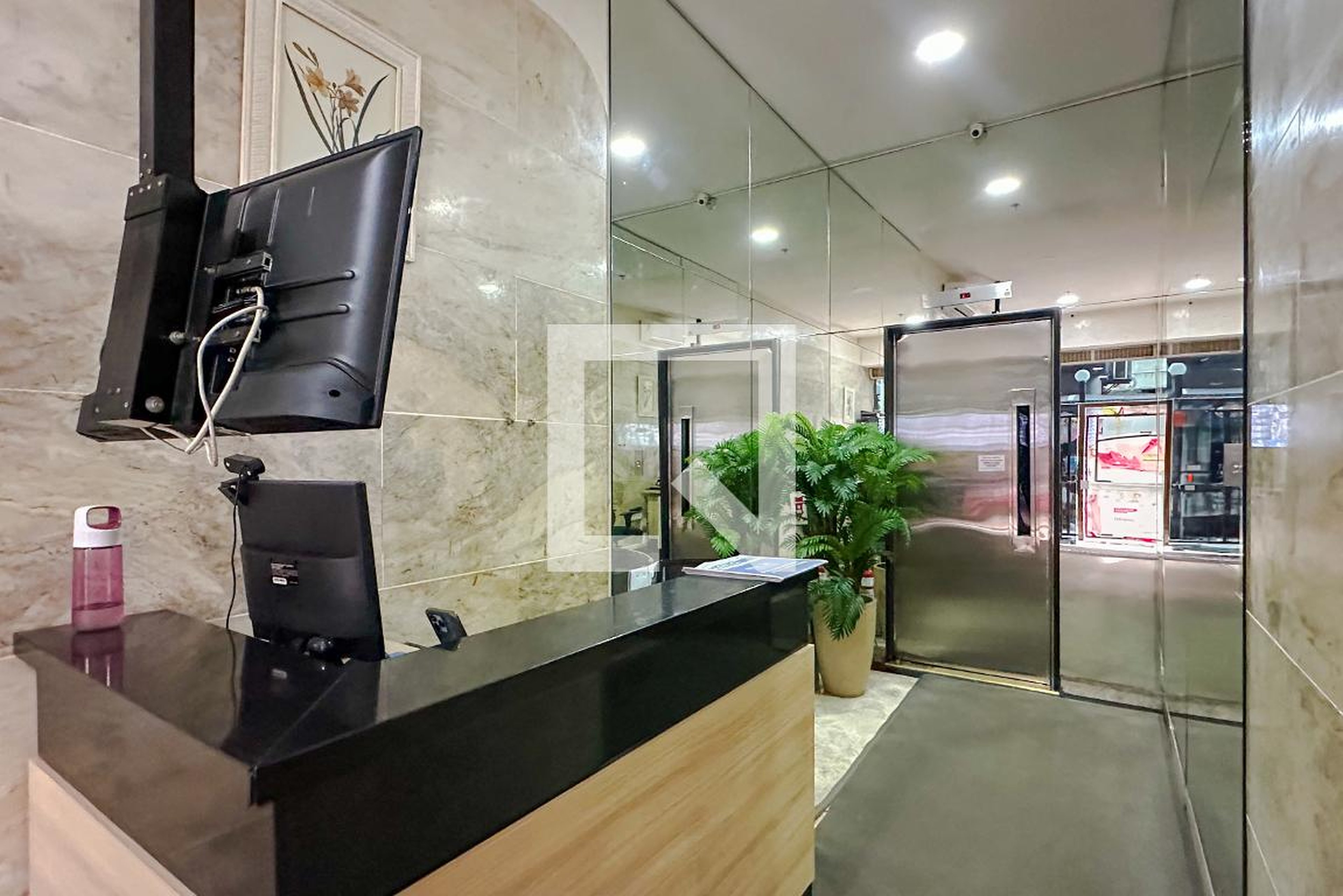 Entrada - Edificio Magazine Charleroi