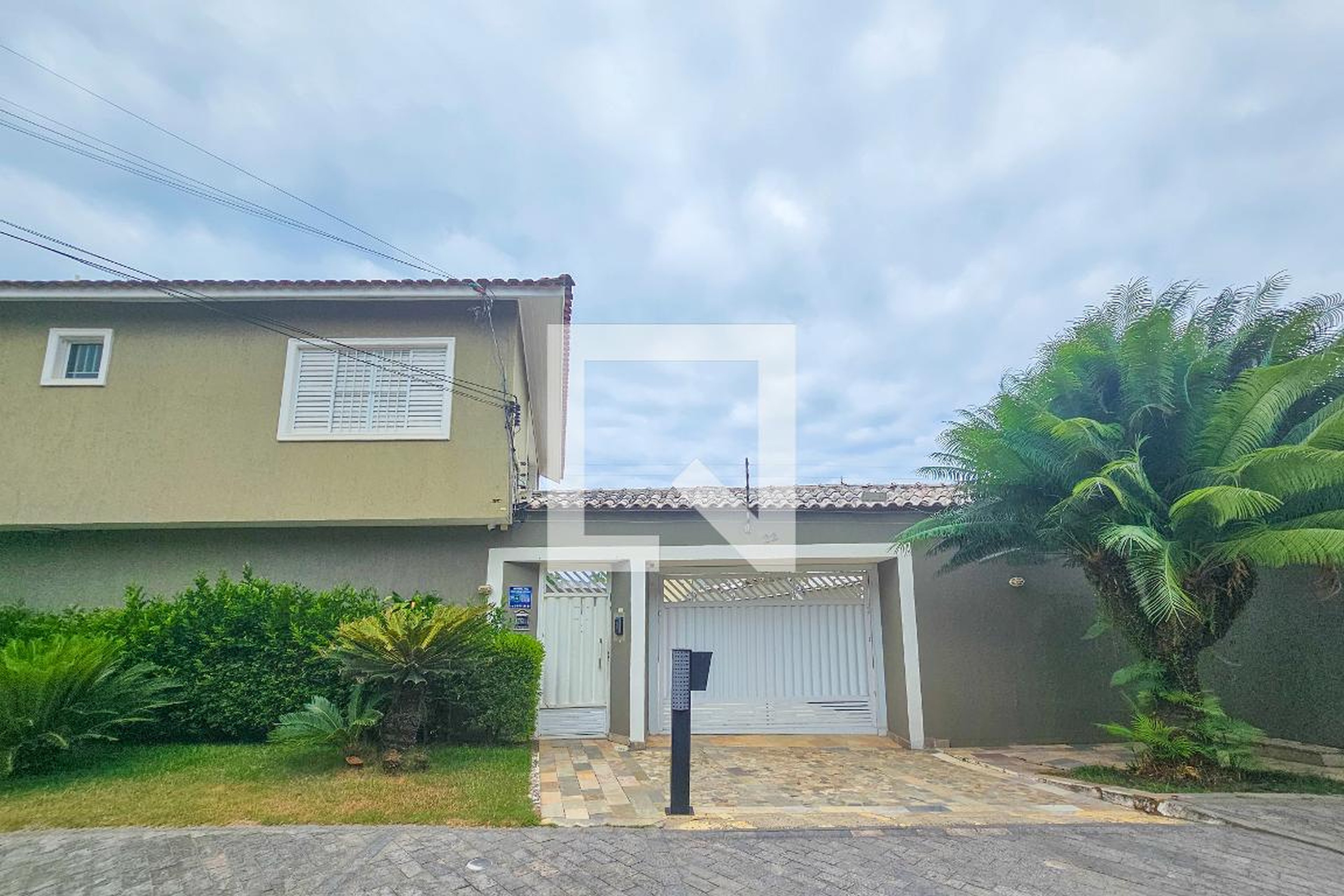 Fachada Condomínio em Rua José Inácio Corrêa, 22