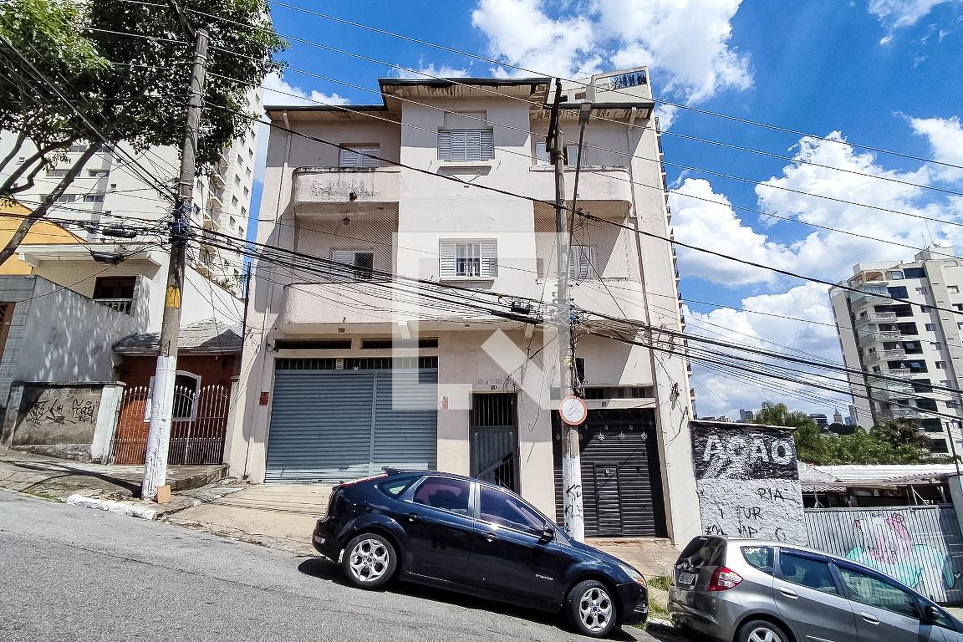 Fachada Condomínio em Rua Dom Duarte Leopoldo, 20