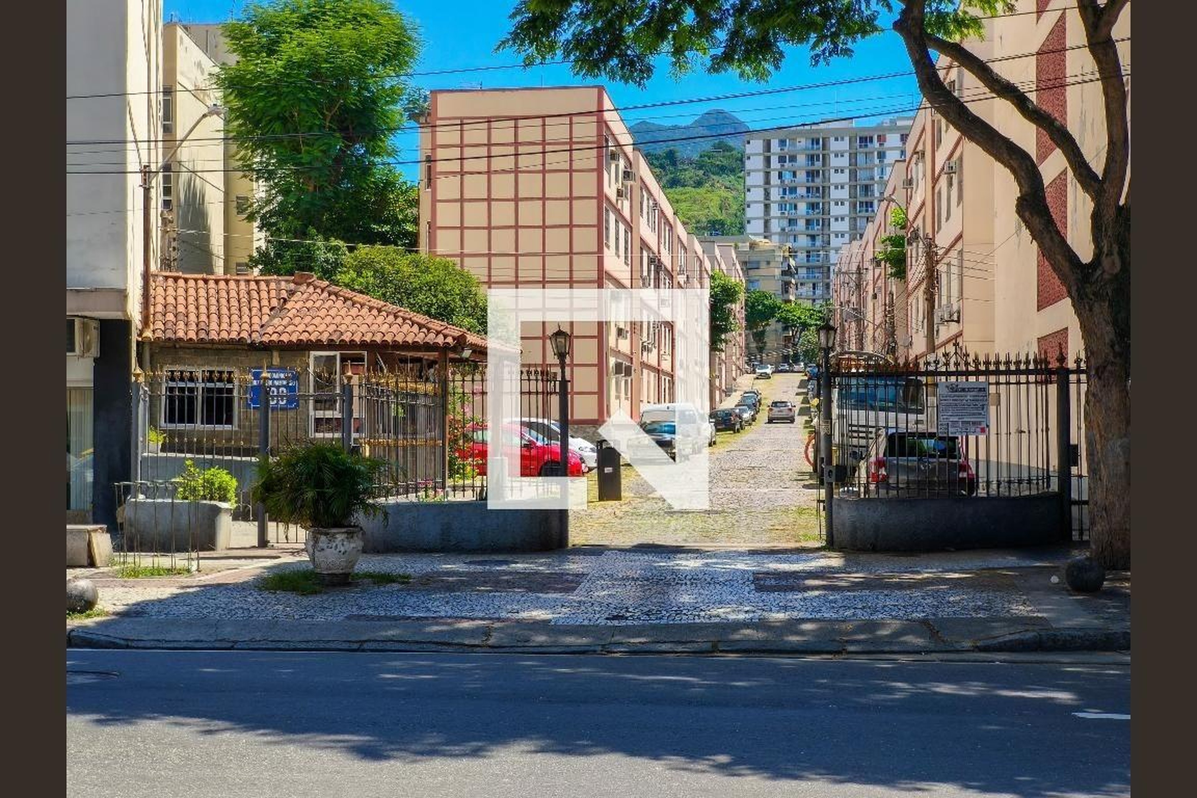 Fachada do Condomínio Condomínio em Rua Uruguai, 288