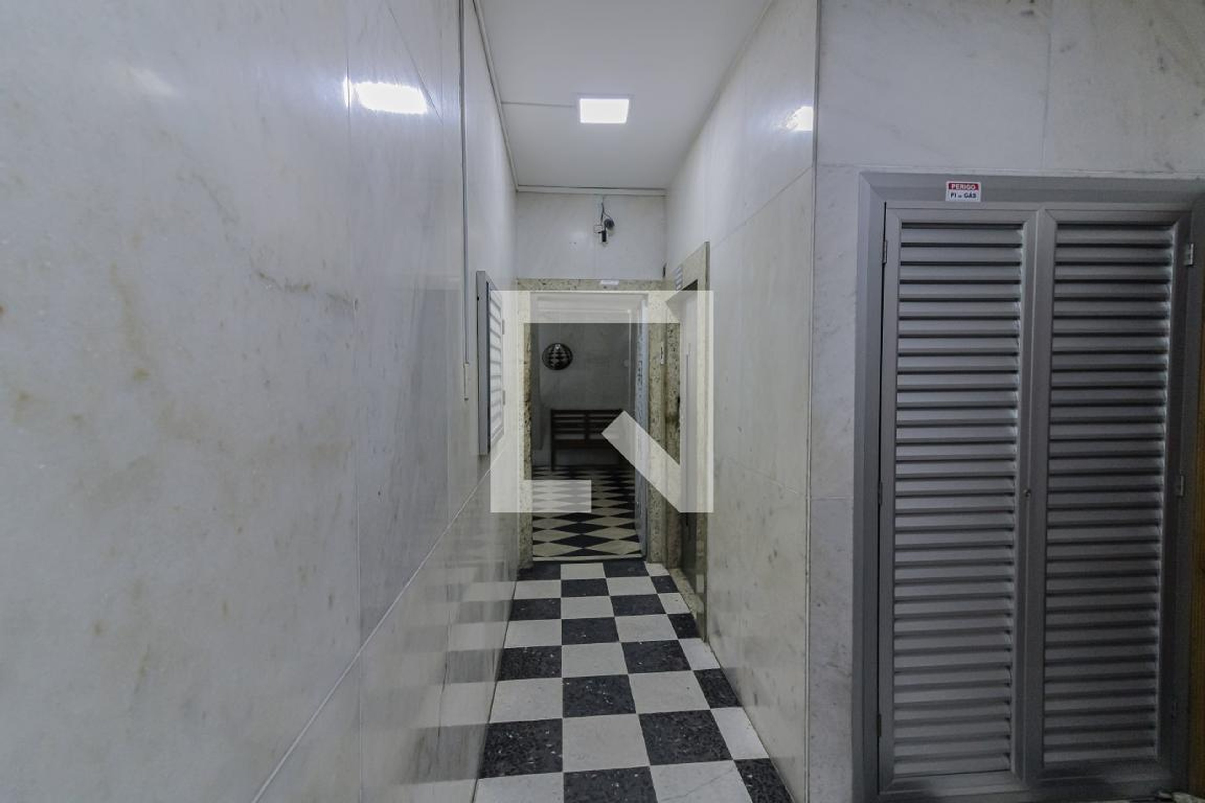 Elevador - Edifício Dom Carlos