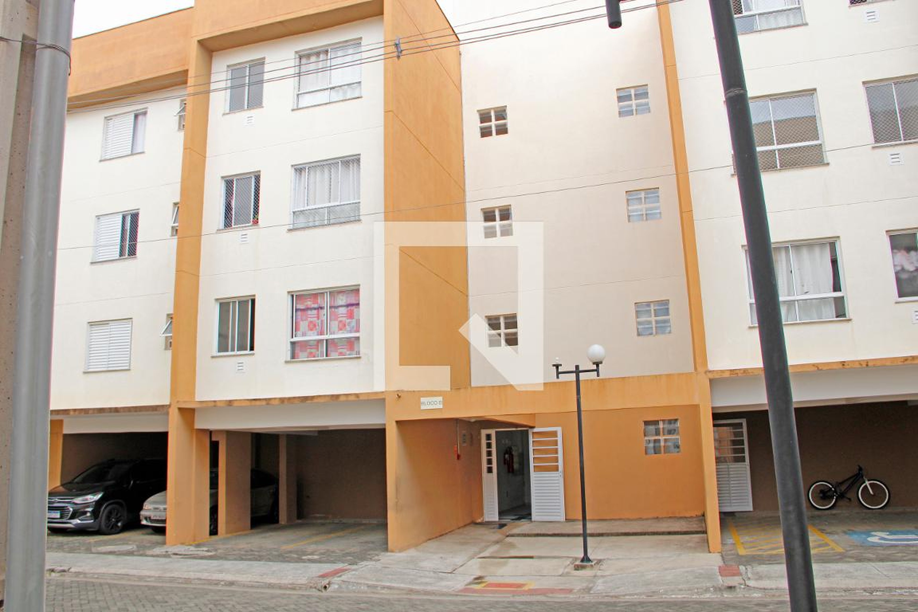 Fachada Condomínio em Rua Ilda Cruz, 115