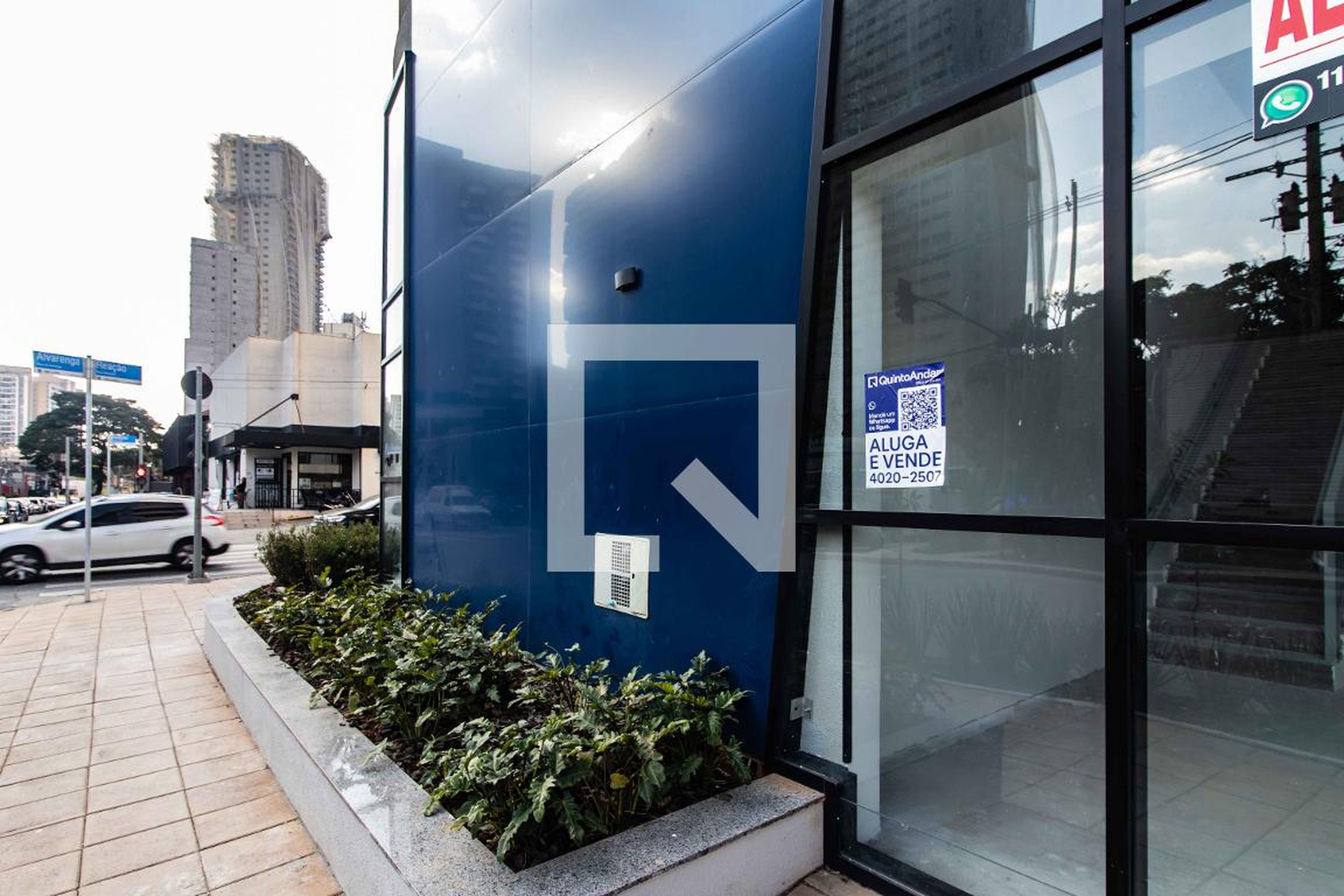 Fachada Condomínio em Rua Alvarenga, 933