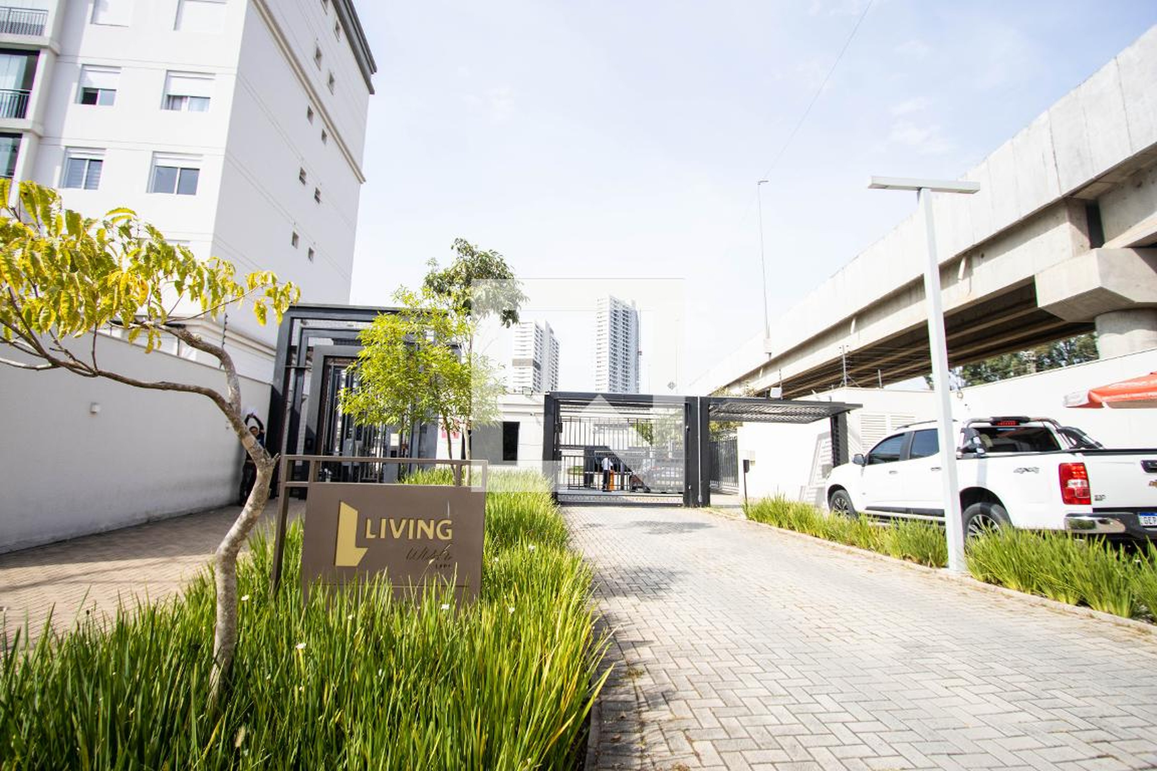 Fachada do Condomínio Condomínio Living Wish Lapa