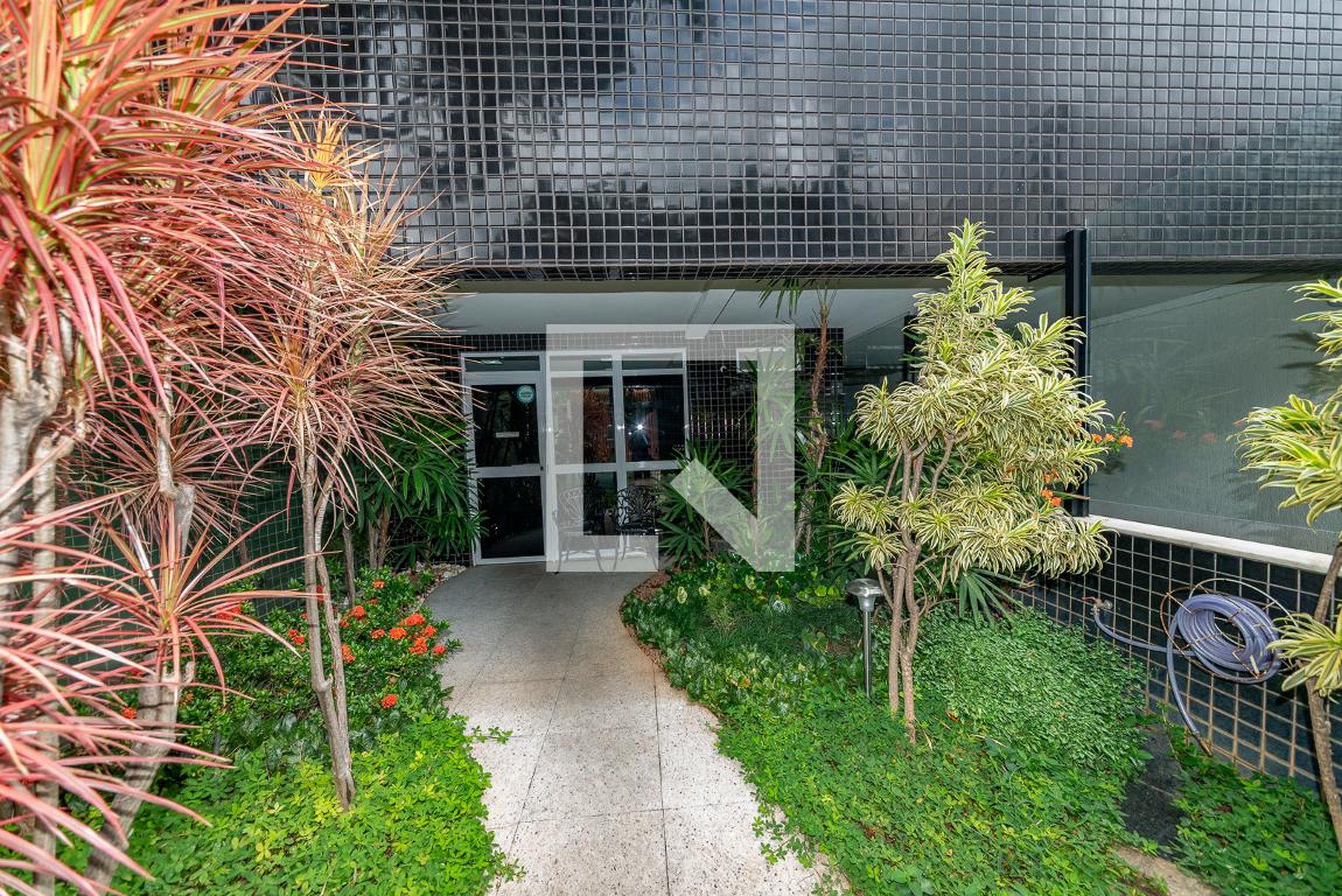 Hall de entrada Condomínio em Rua Pedra Bonita, 1088