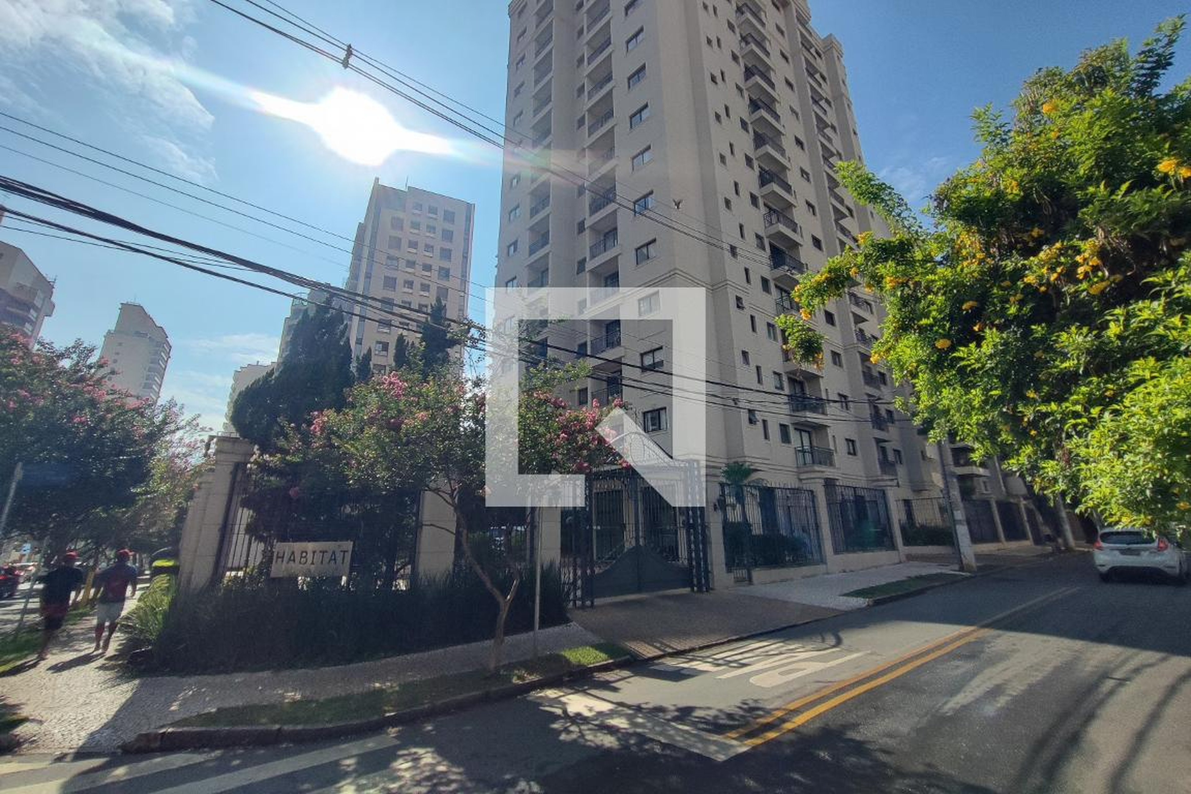 Fachada do Condomínio Condomínio Habitat