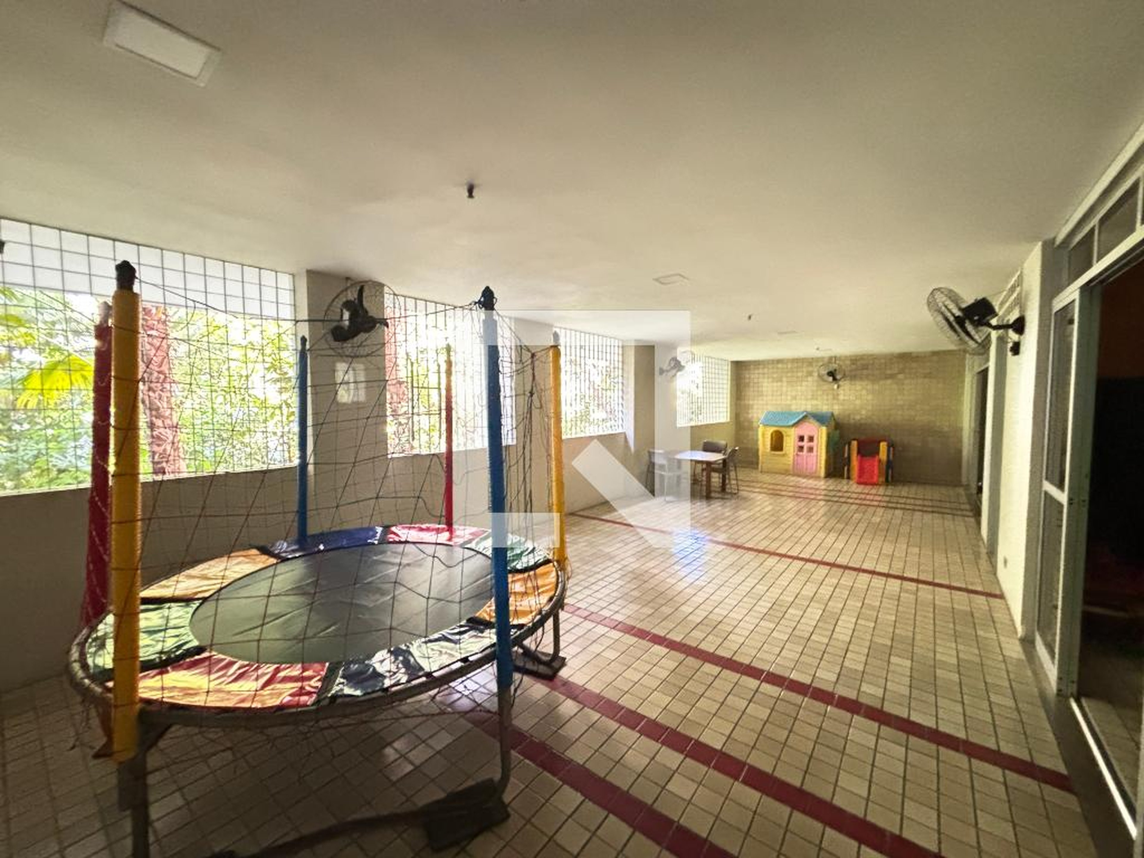 Playground - Yves Montand