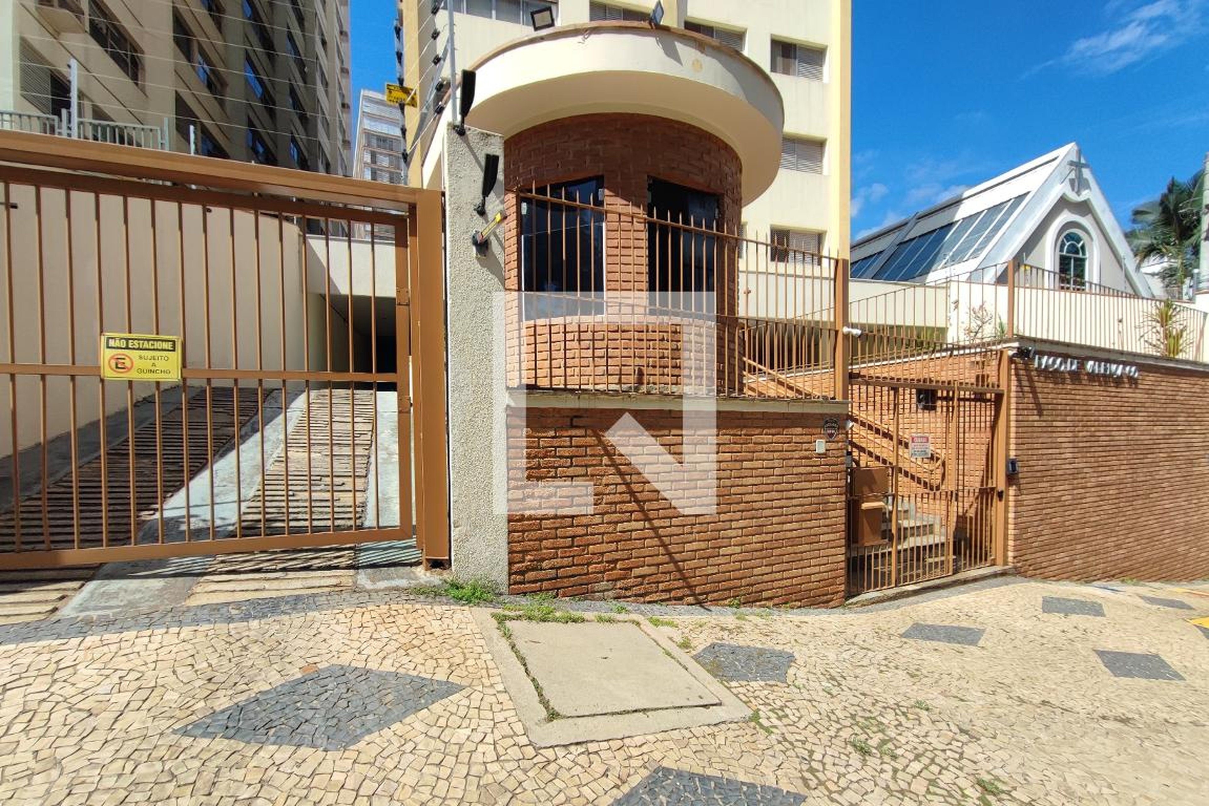 Fachada do Condomínio Condomínio Paço de Valença