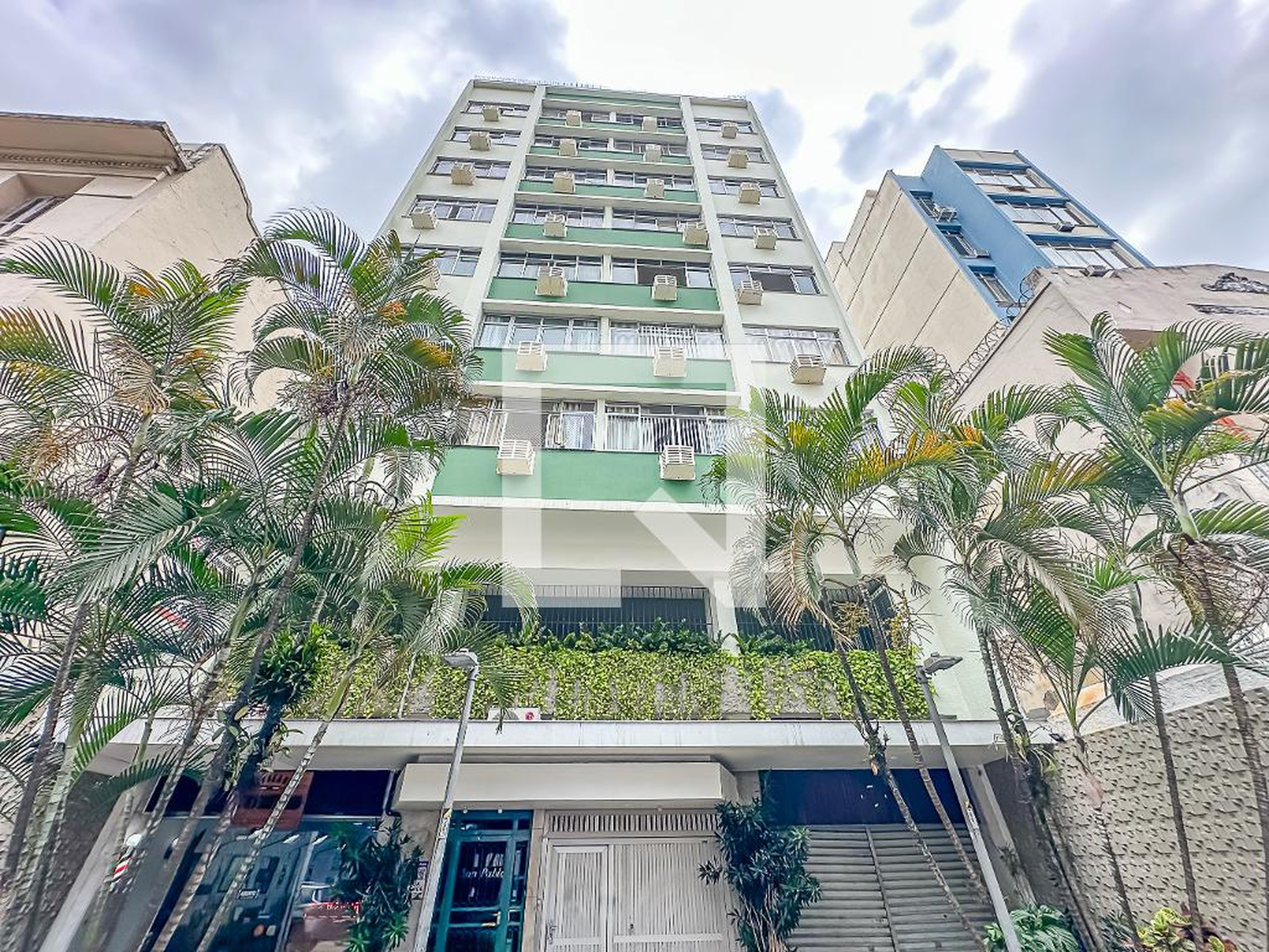 Fachada Condomínio em Rua das Laranjeiras, 62