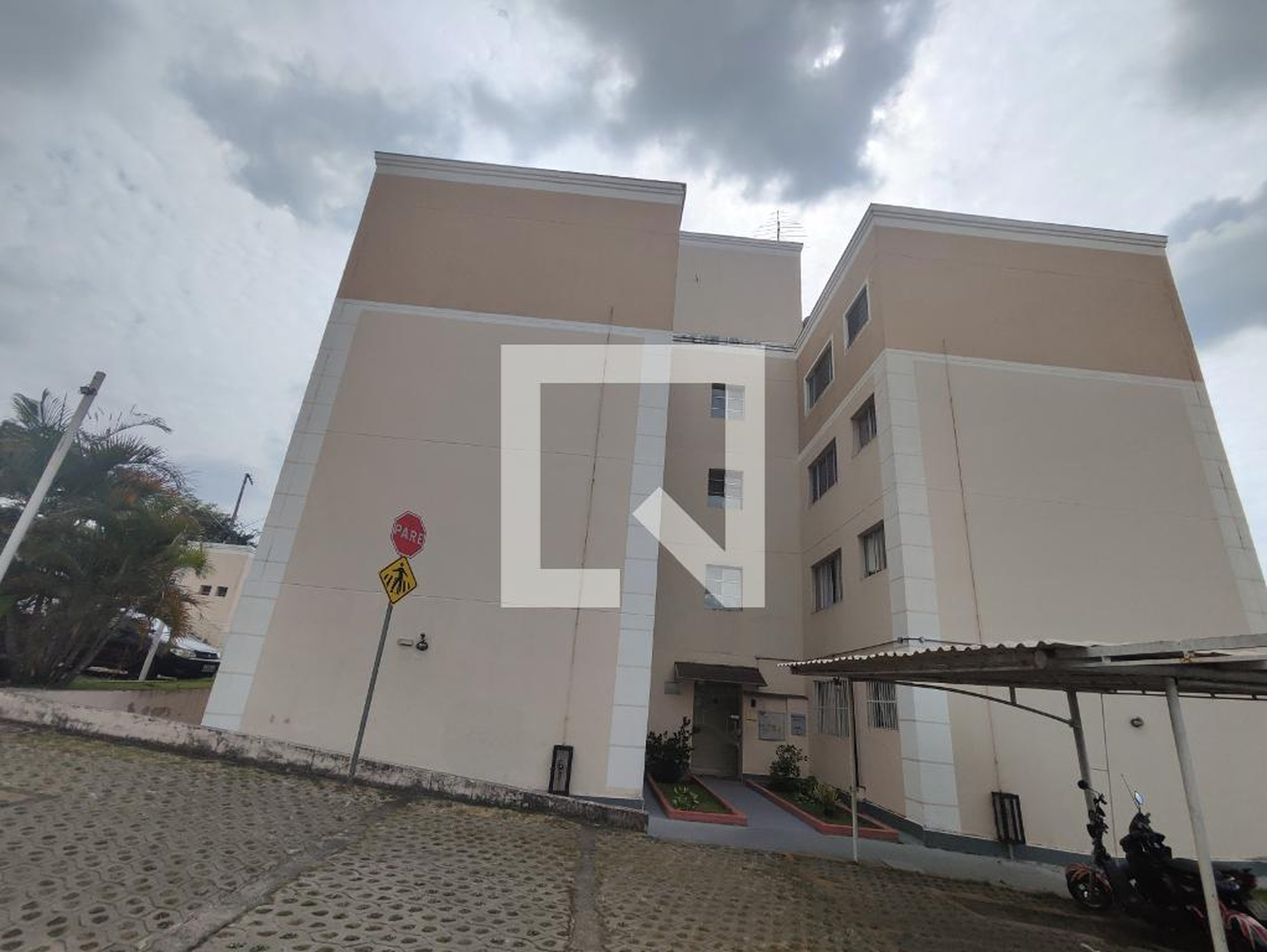 Fachada Condomínio em Rua Maria Cecília, 385