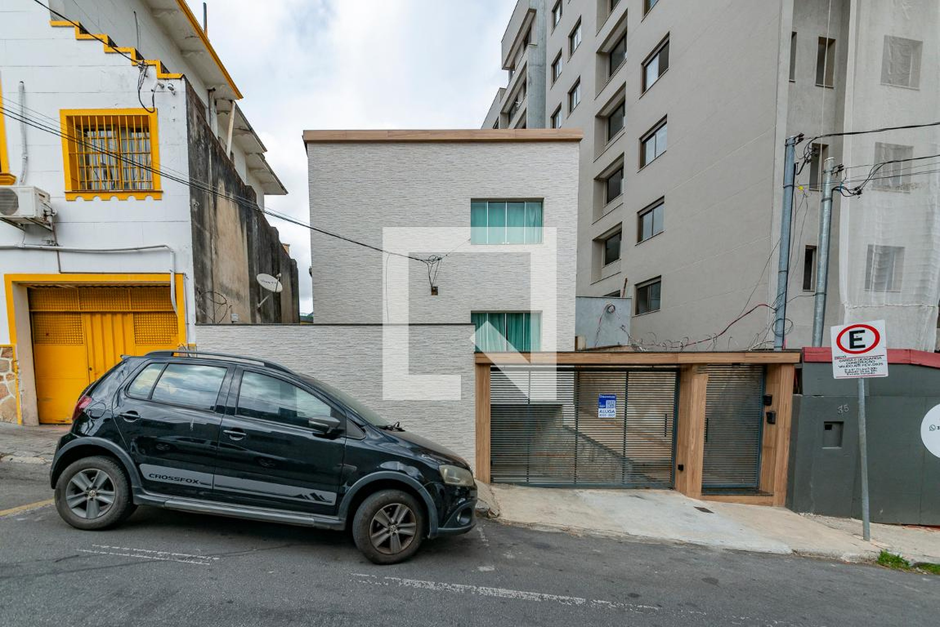 Fachada Condomínio em Rua Lagoa Dourada, 17