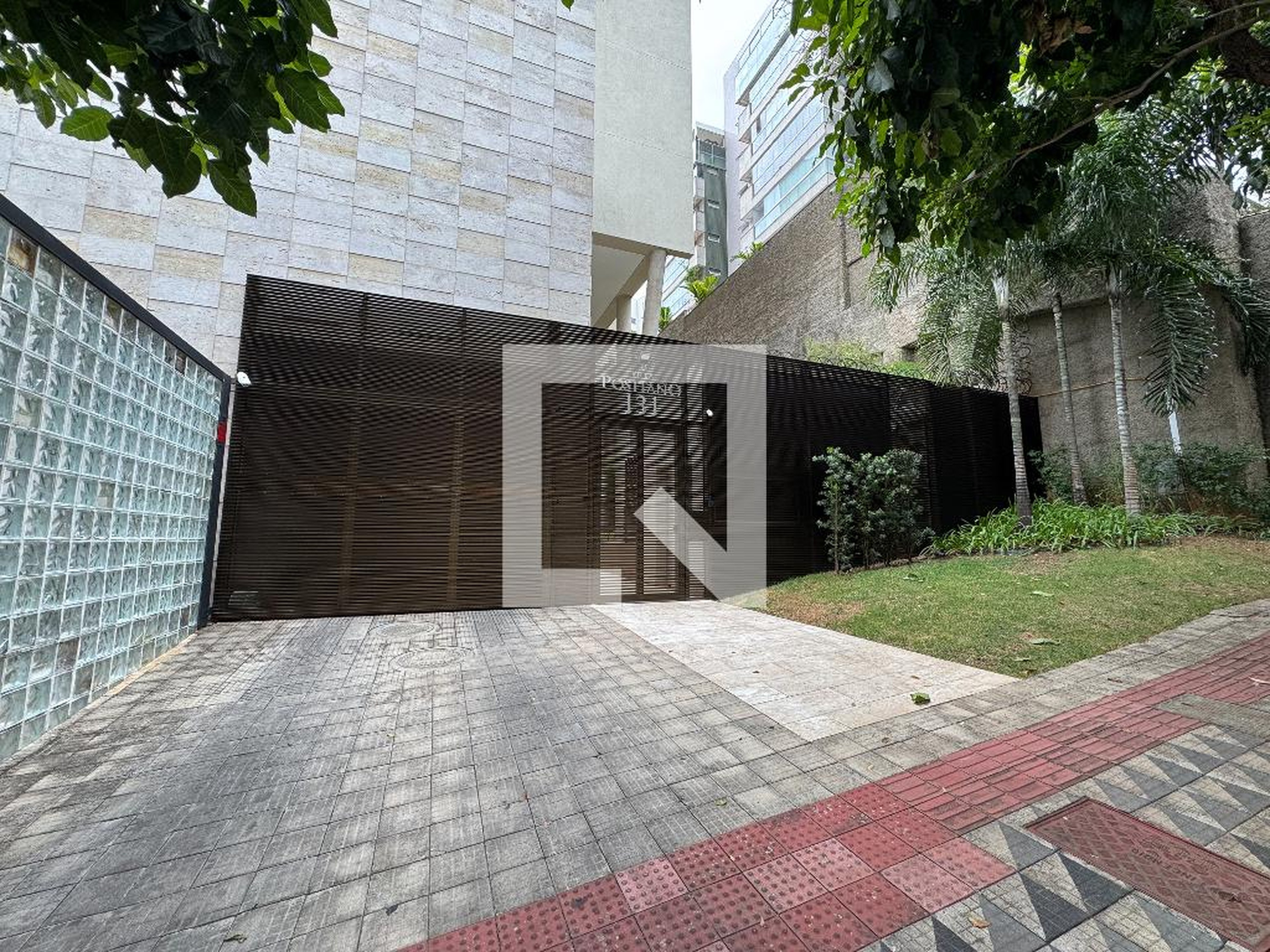 Fachada Condomínio em Rua Fábio Couri, 131