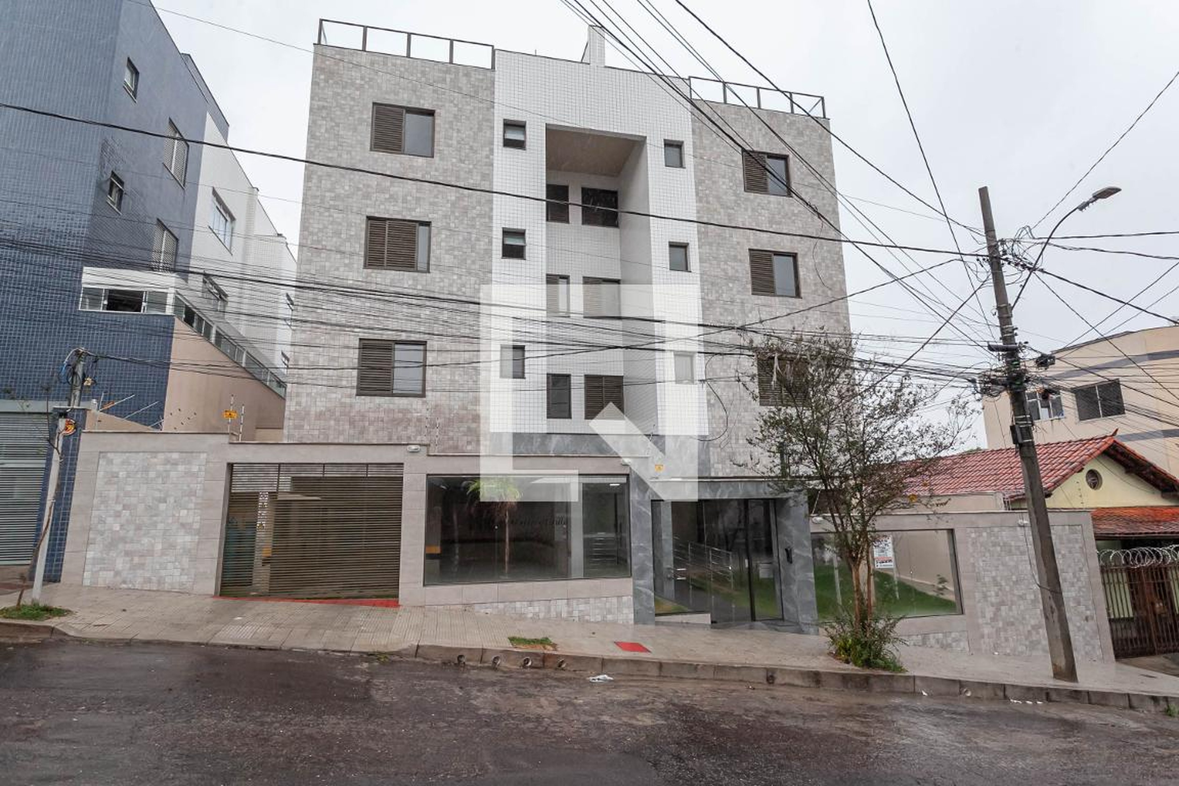 Fachada Condomínio em Rua Desembargador Continentino, 324