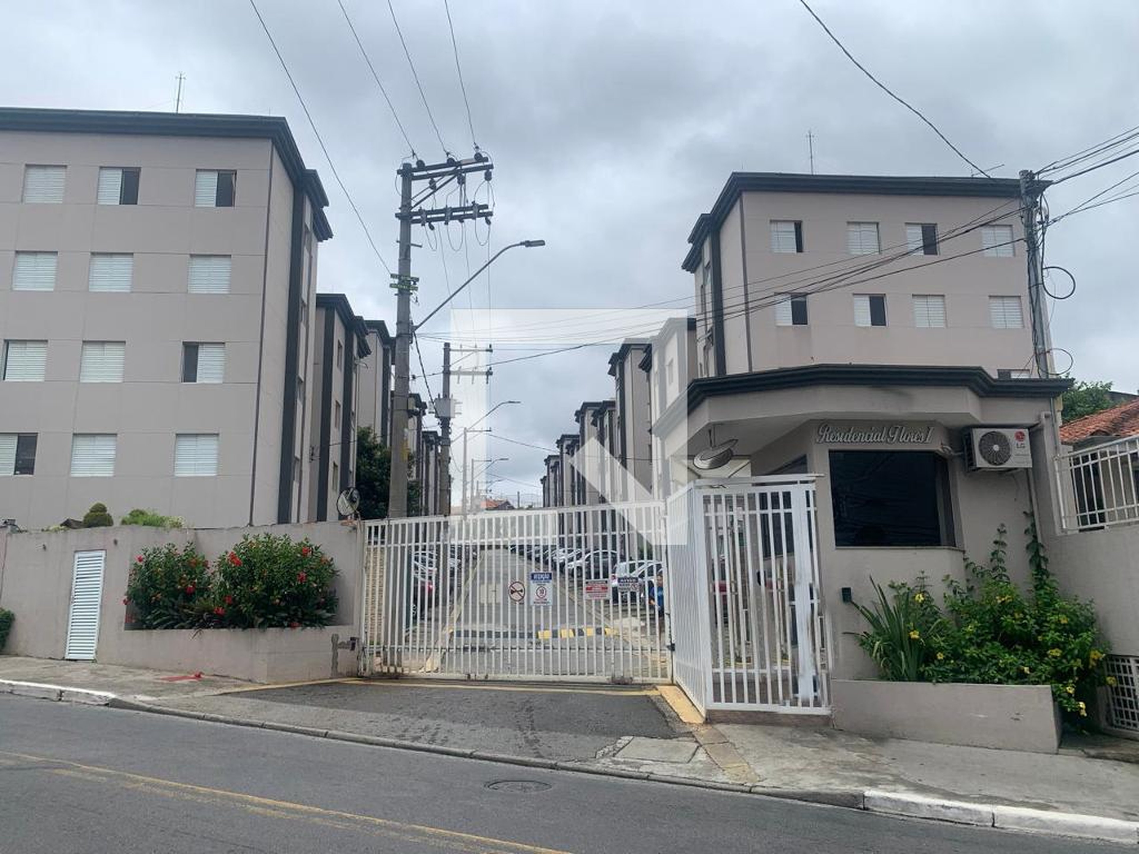 Fachada do Condomínio Condomínio Flores