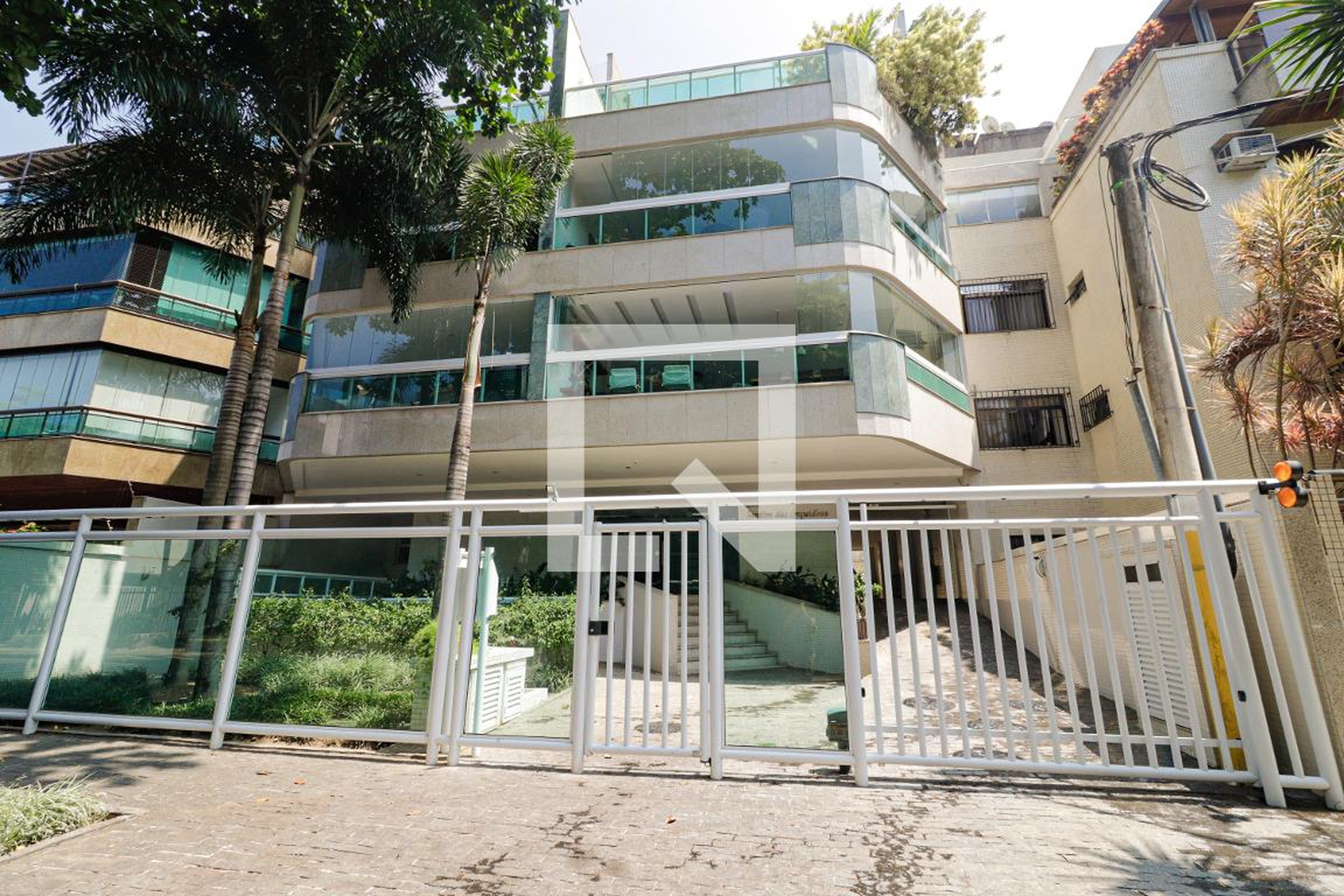 Fachada Condomínio em Rua John Kennedy, 175