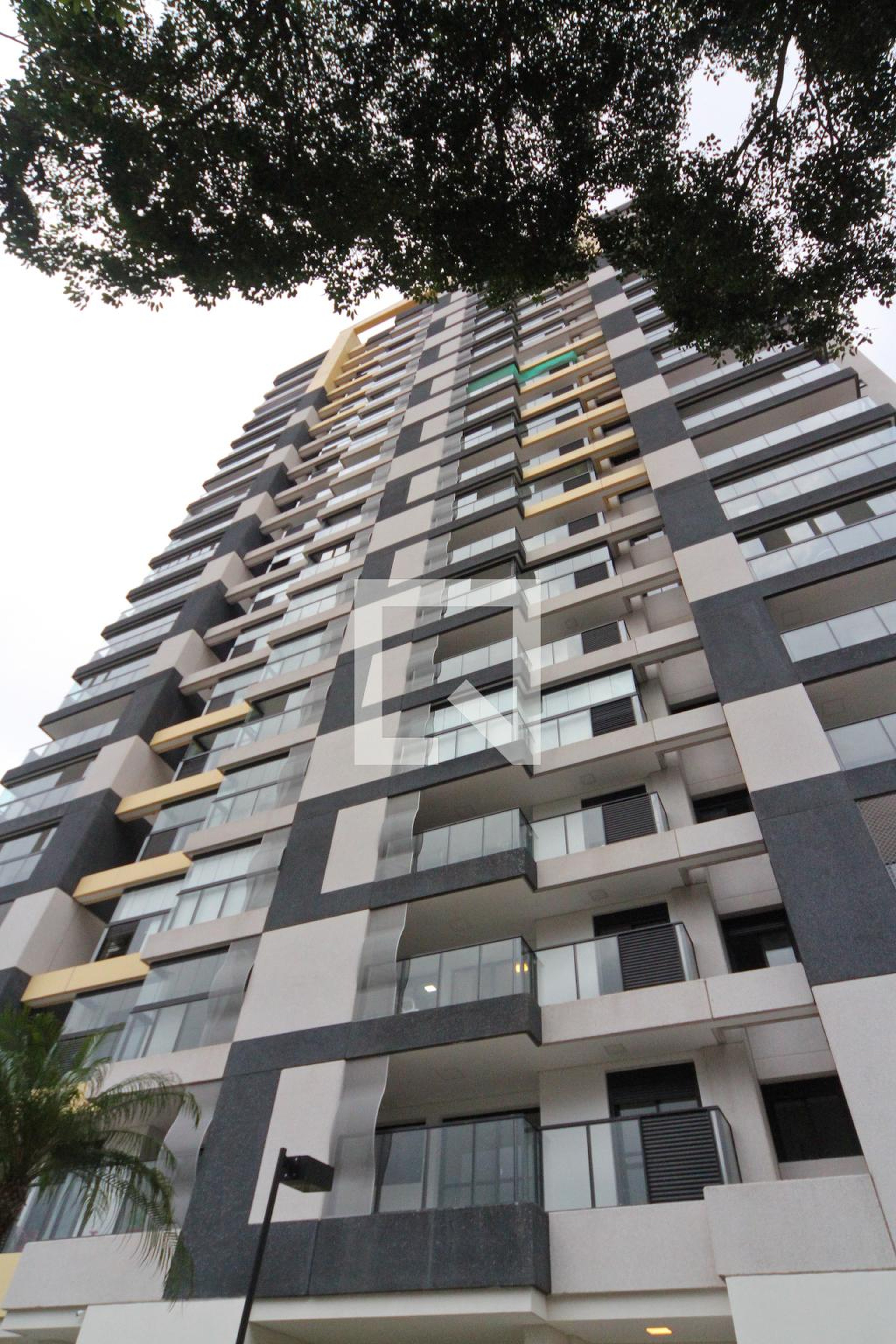 Fachada Condomínio em Rua Jorge Valim, 189