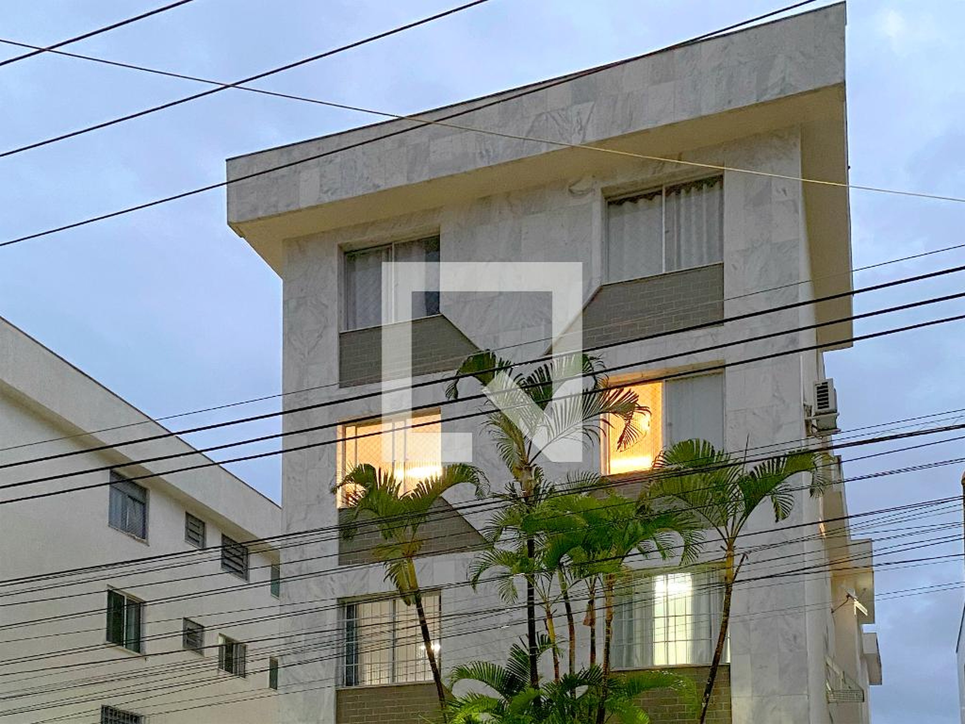 Fachada Condomínio em Rua Resedá, 116