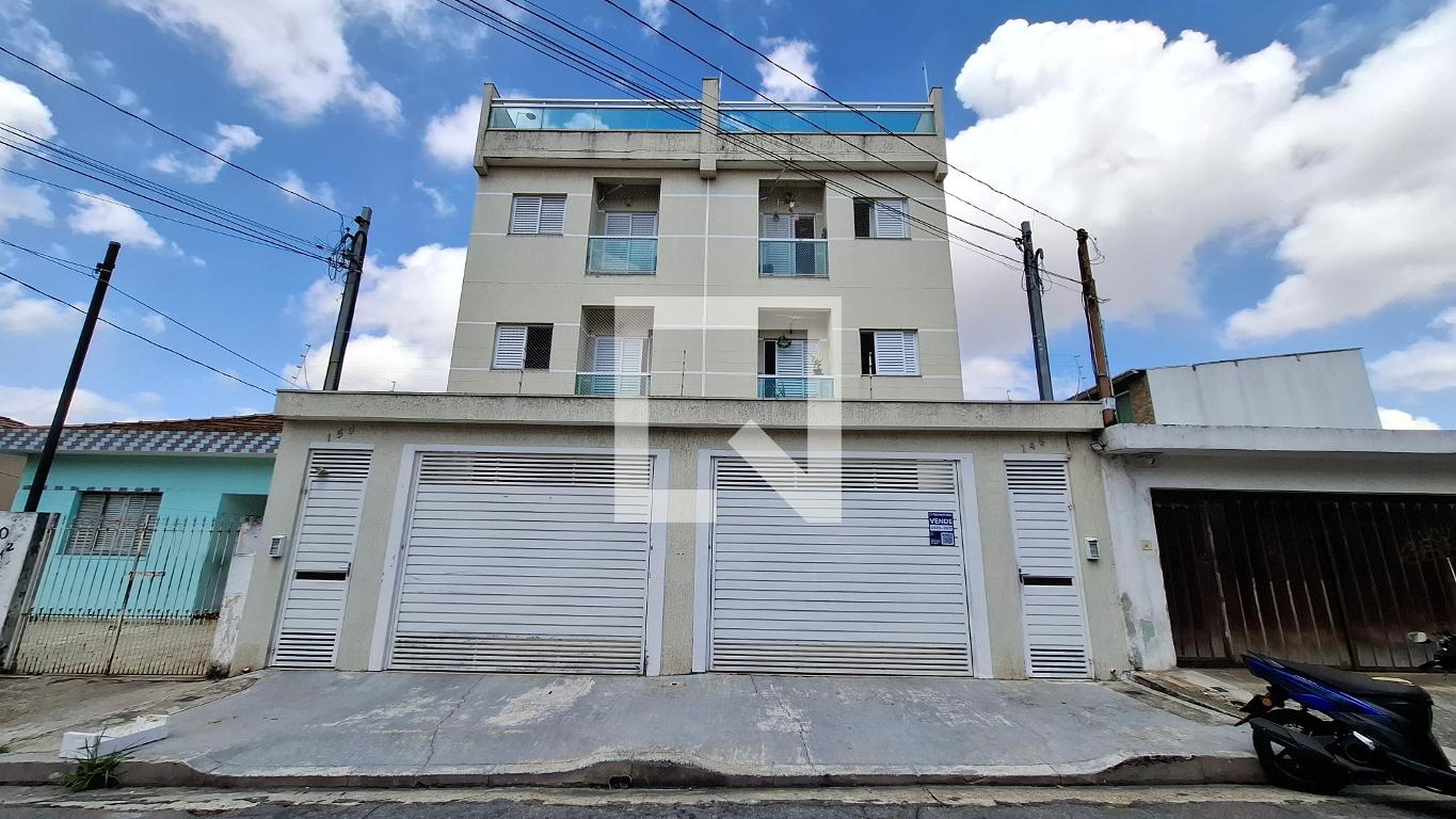 Fachada Condomínio em Rua Avinhao, 146