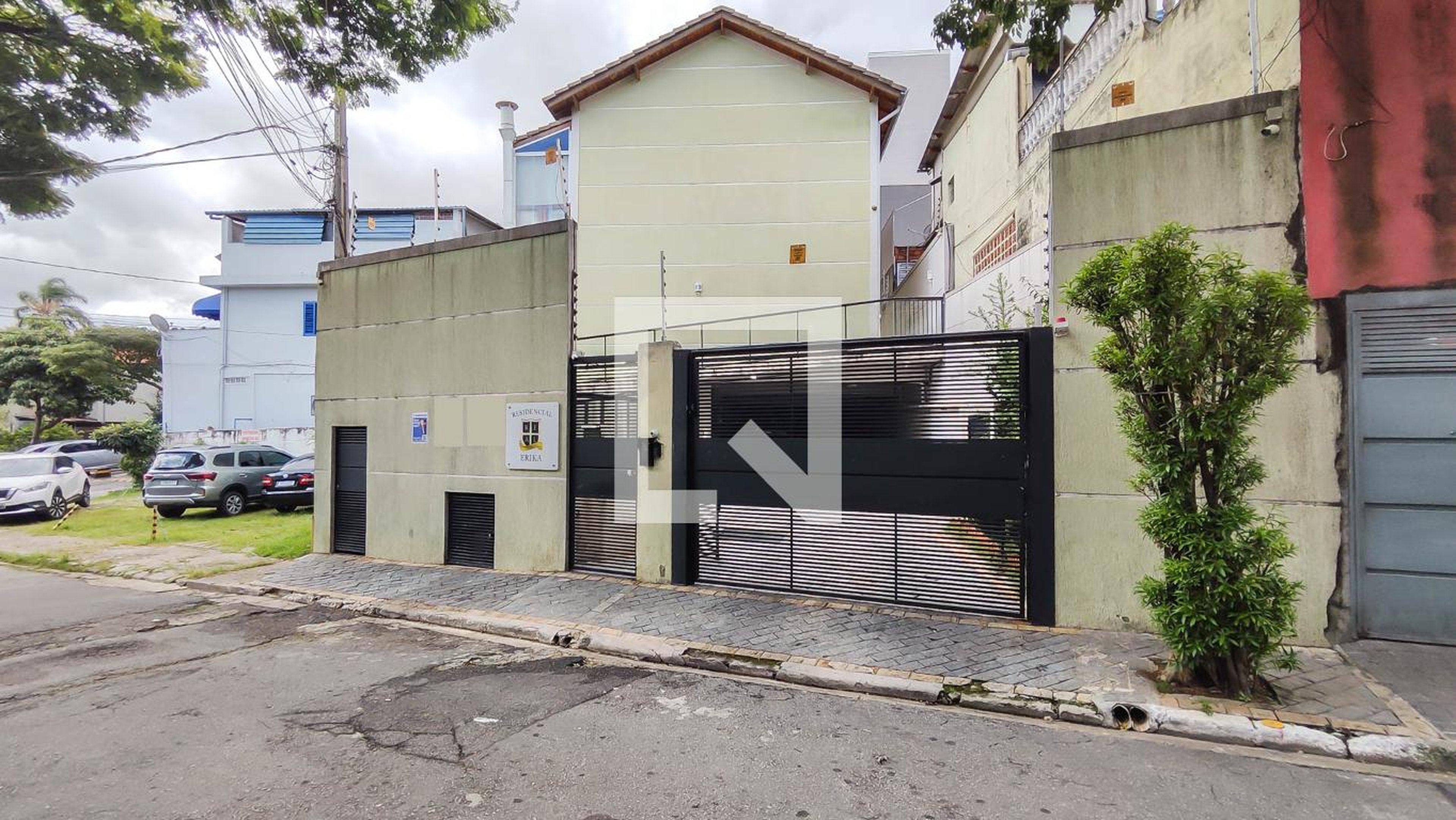 Fachada do Condomínio Condomínio Erika