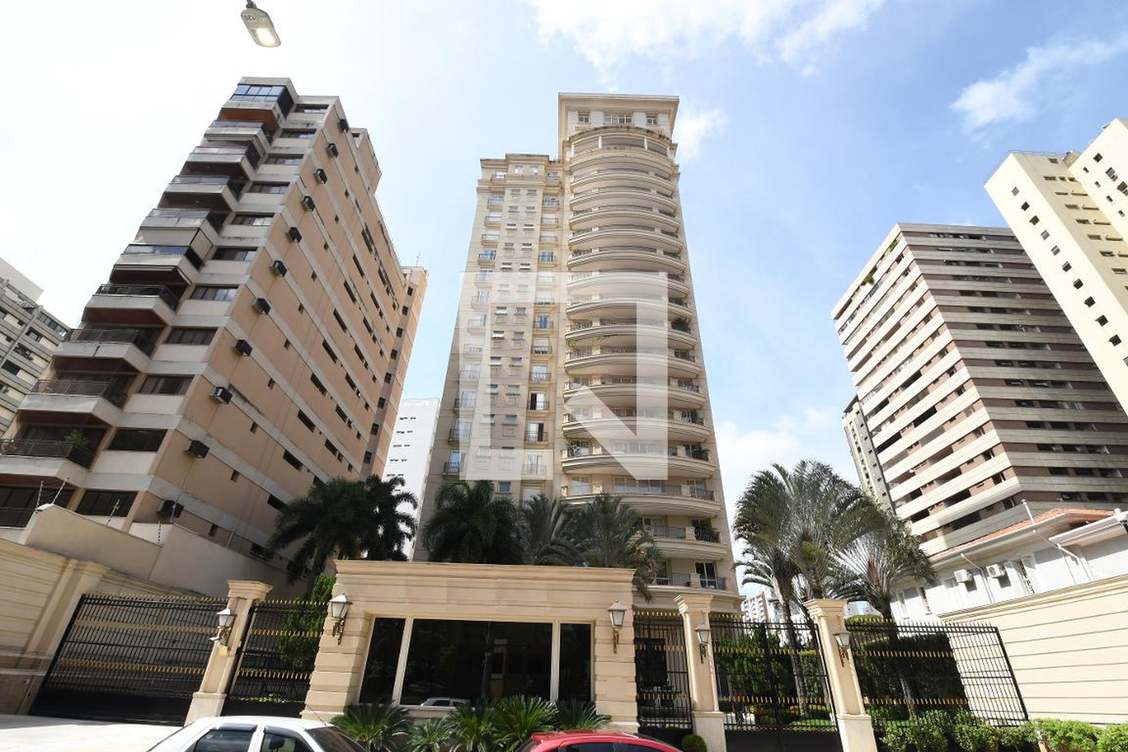 Fachada do Prédio Condomínio em Rua Doutor Guilherme da Silva, 360