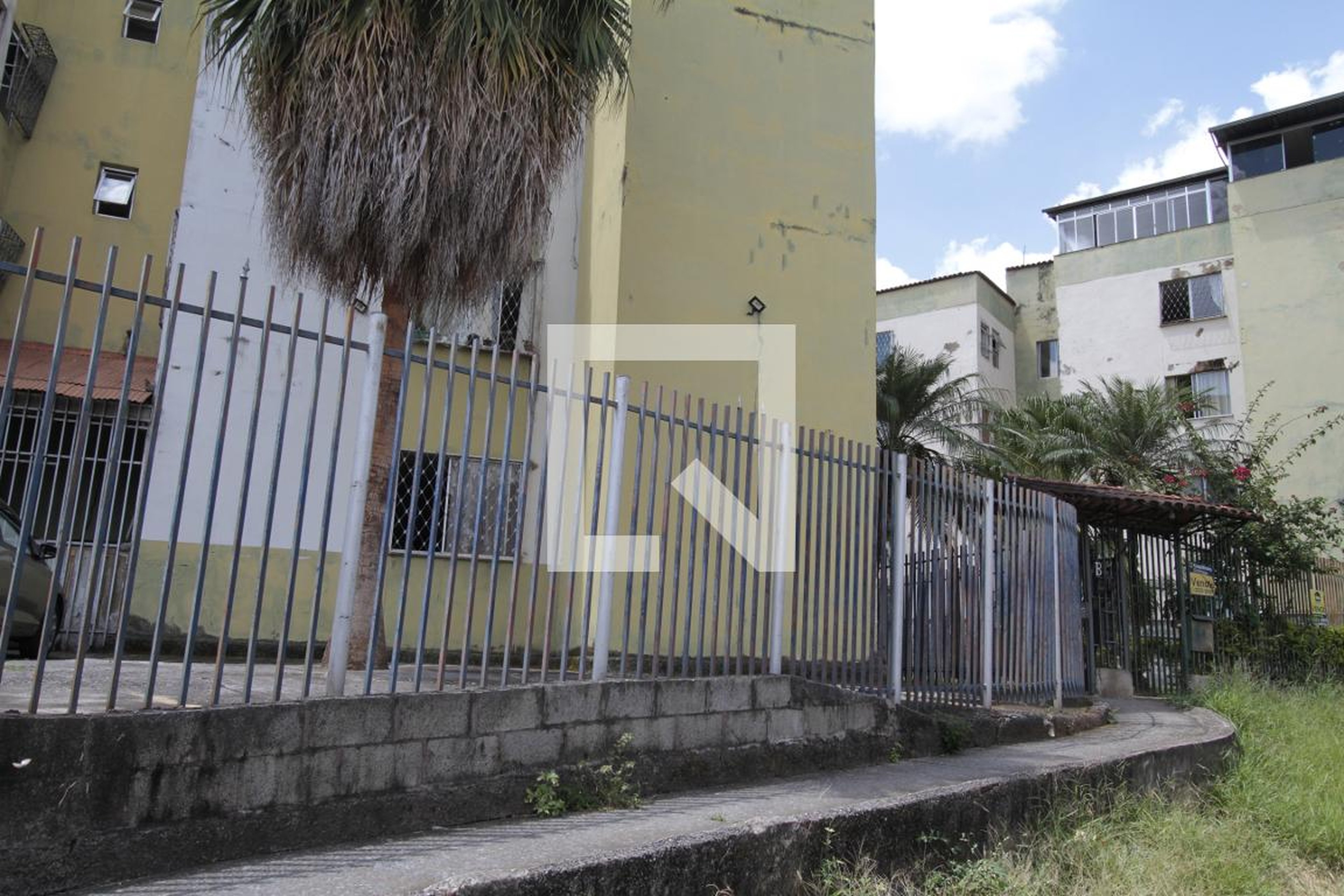 Fachada do Prédio Condomínio em Rua Altémisa Maria dos Santos, 16