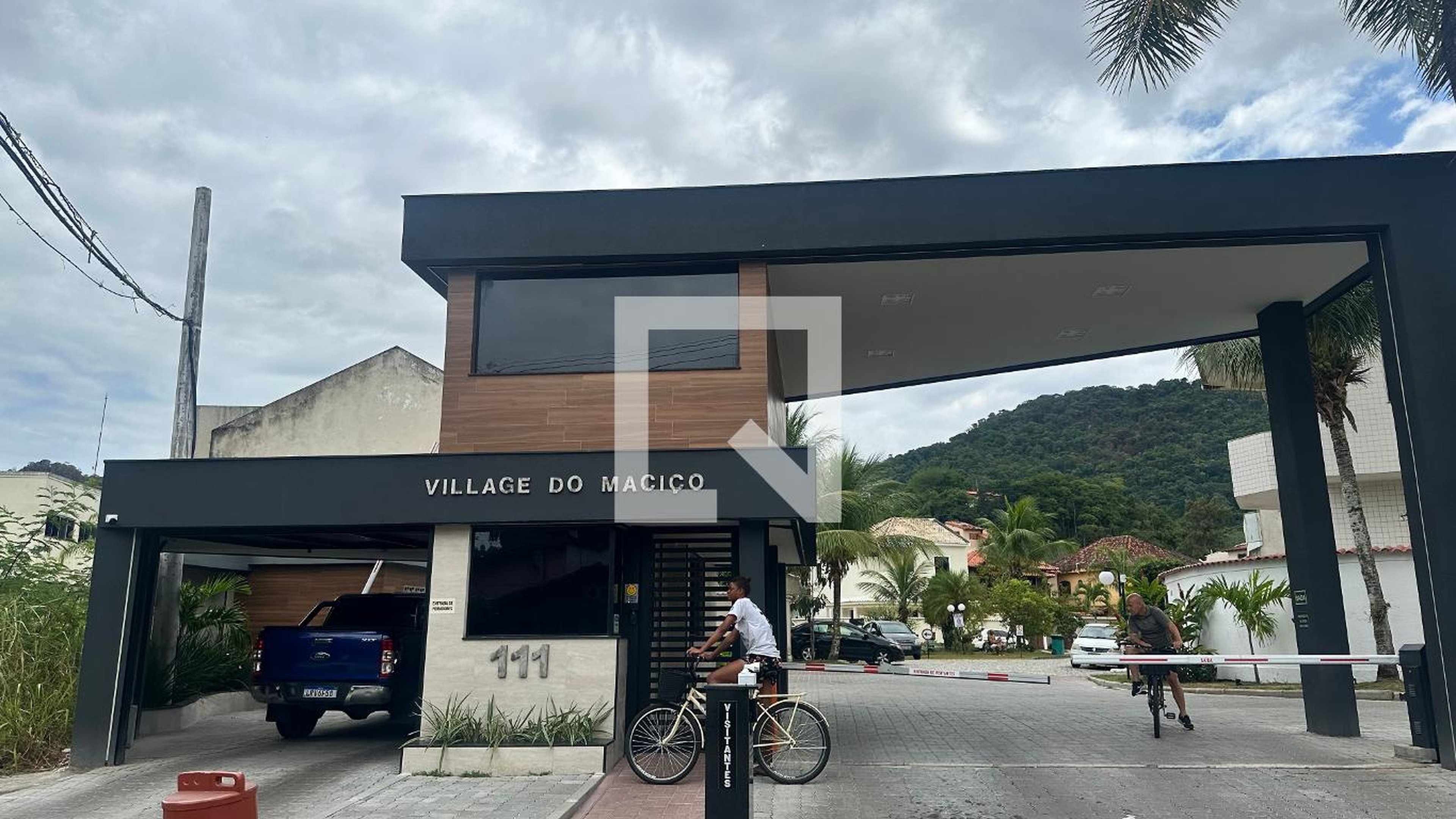 Fachada Condomínio Village do Maciço