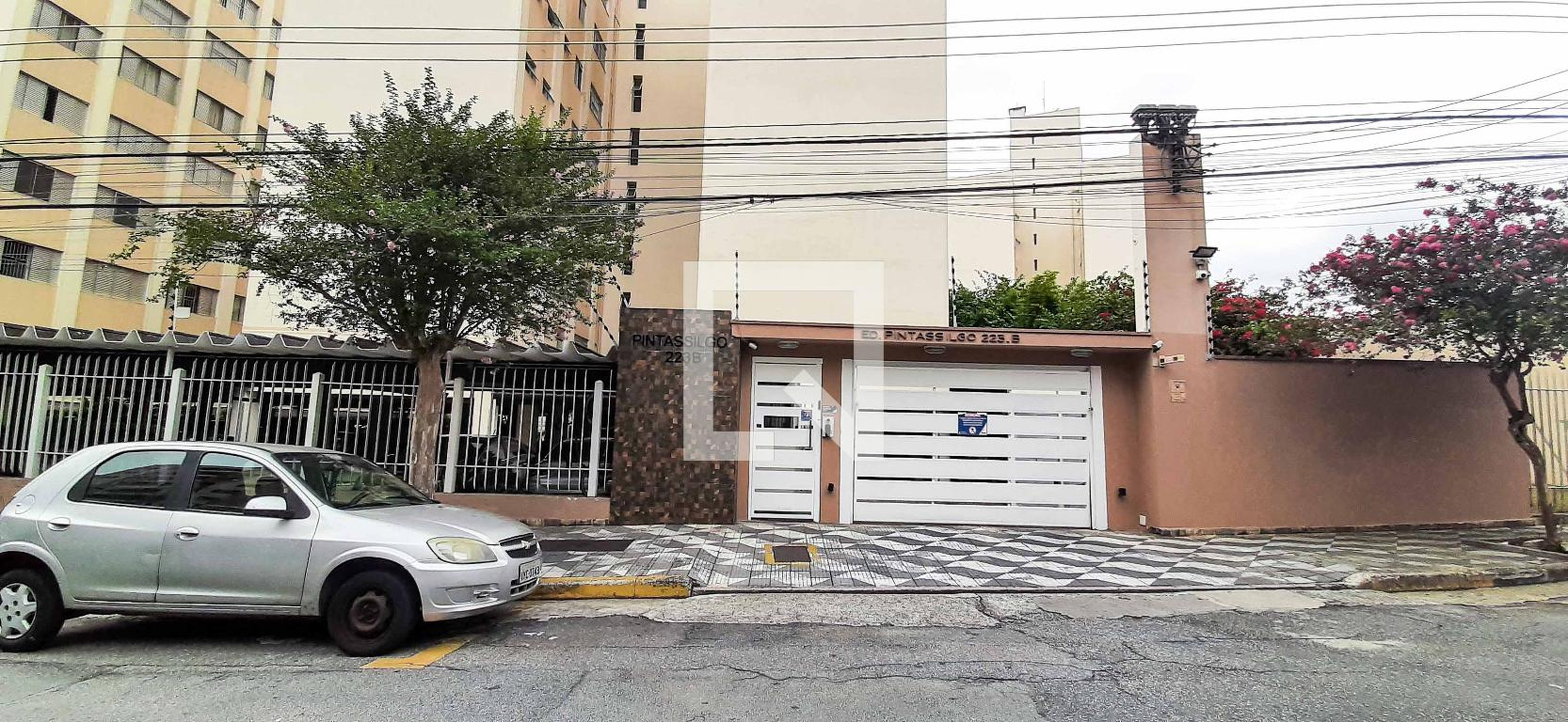 Fachada do Condomínio Condomínio Pintassilgo