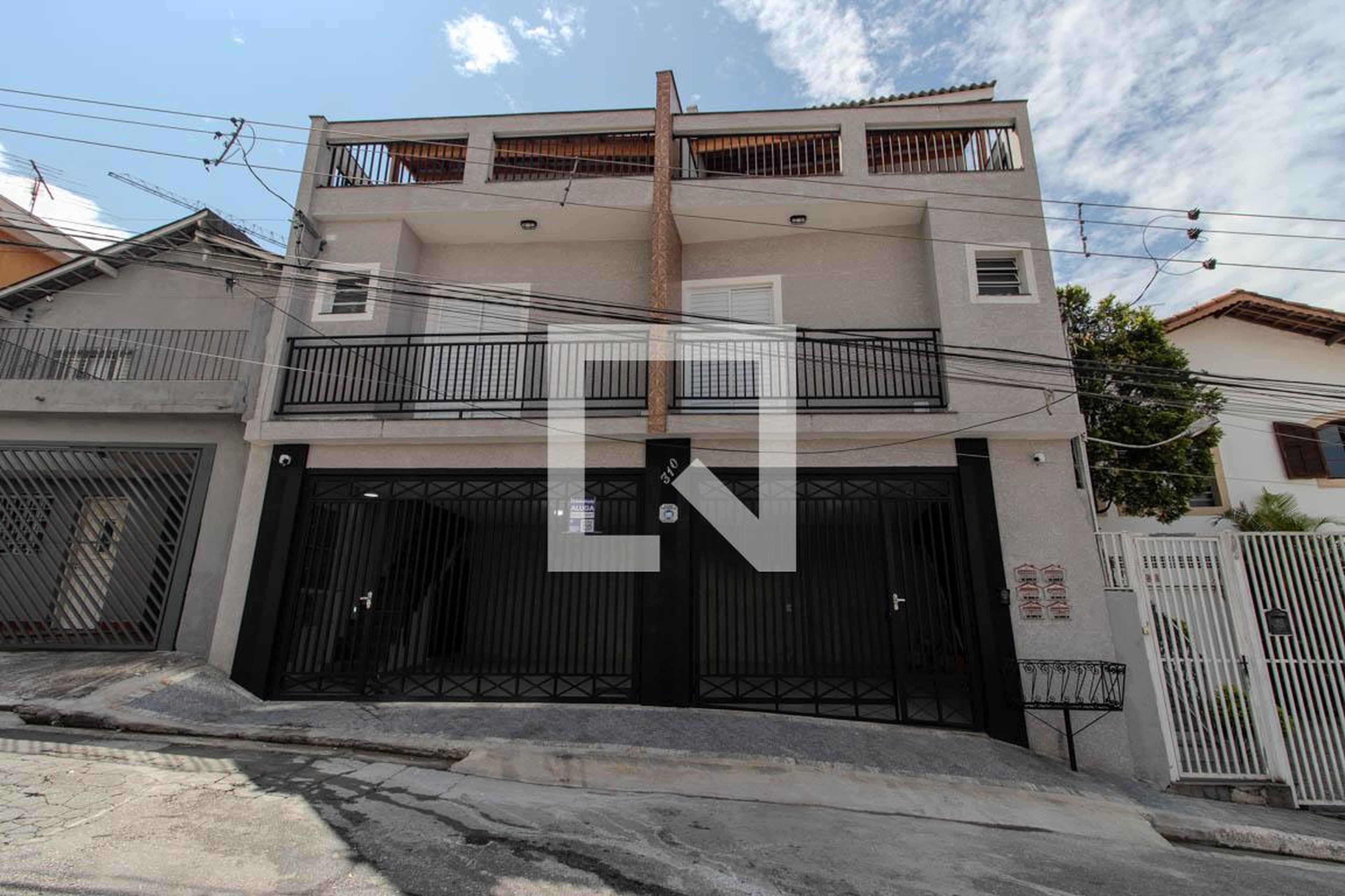 Fachada Condomínio em Rua Lenize Mazzei, 310