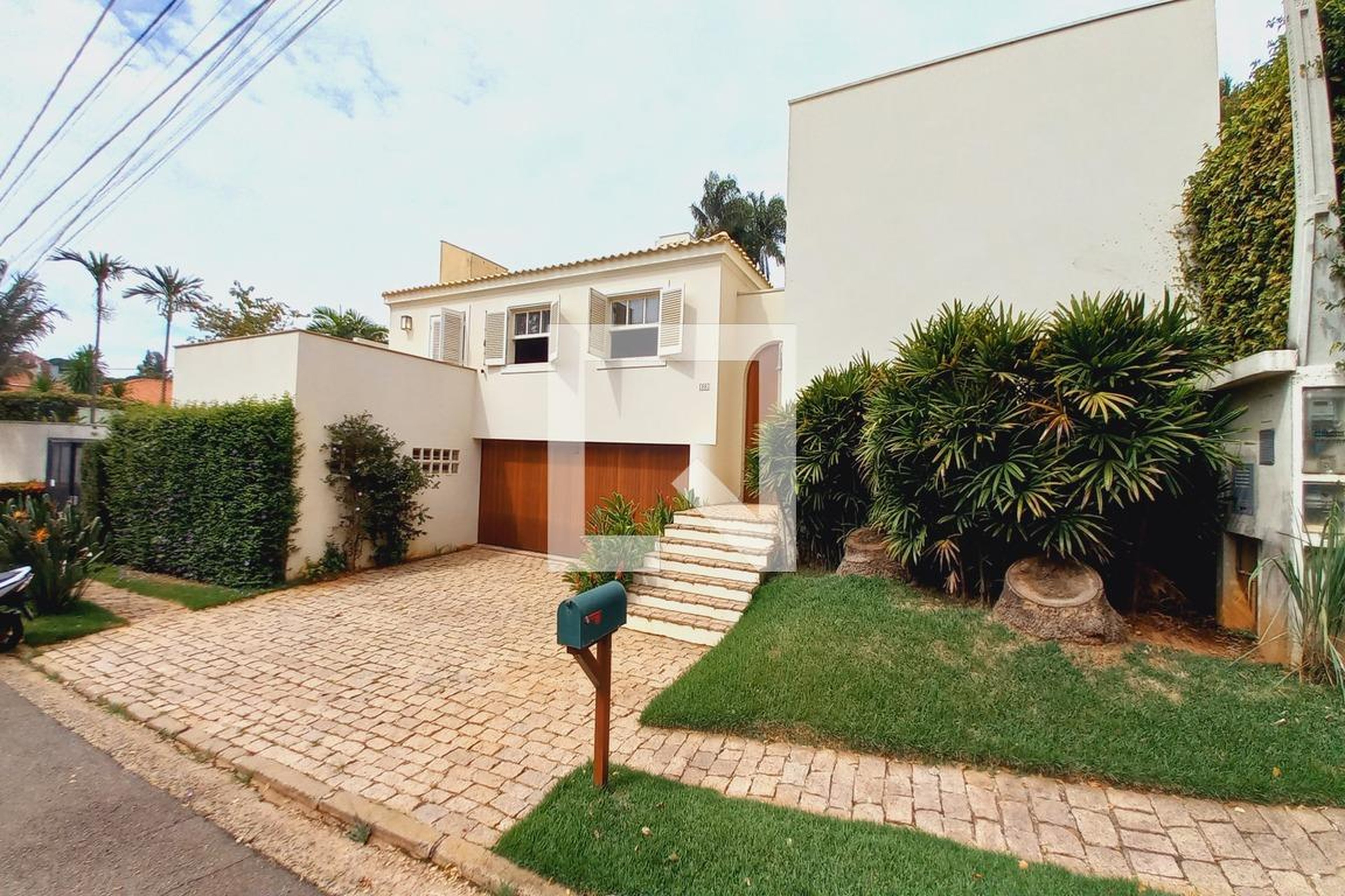 Fachada do Prédio Condomínio em Rua Ezequiel Magalhães, 88