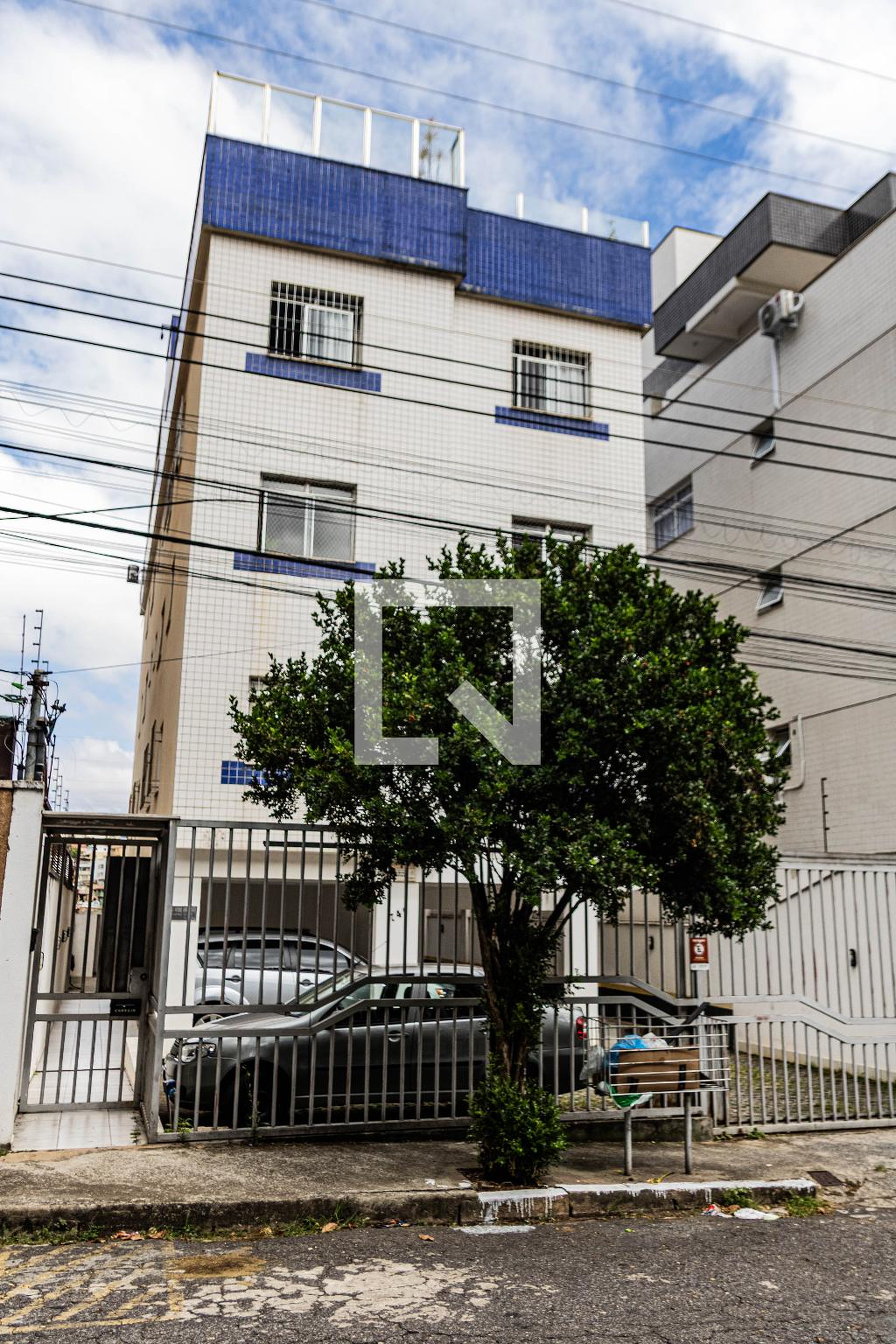 Fachada Condomínio em Rua Industrial José Costa, 740