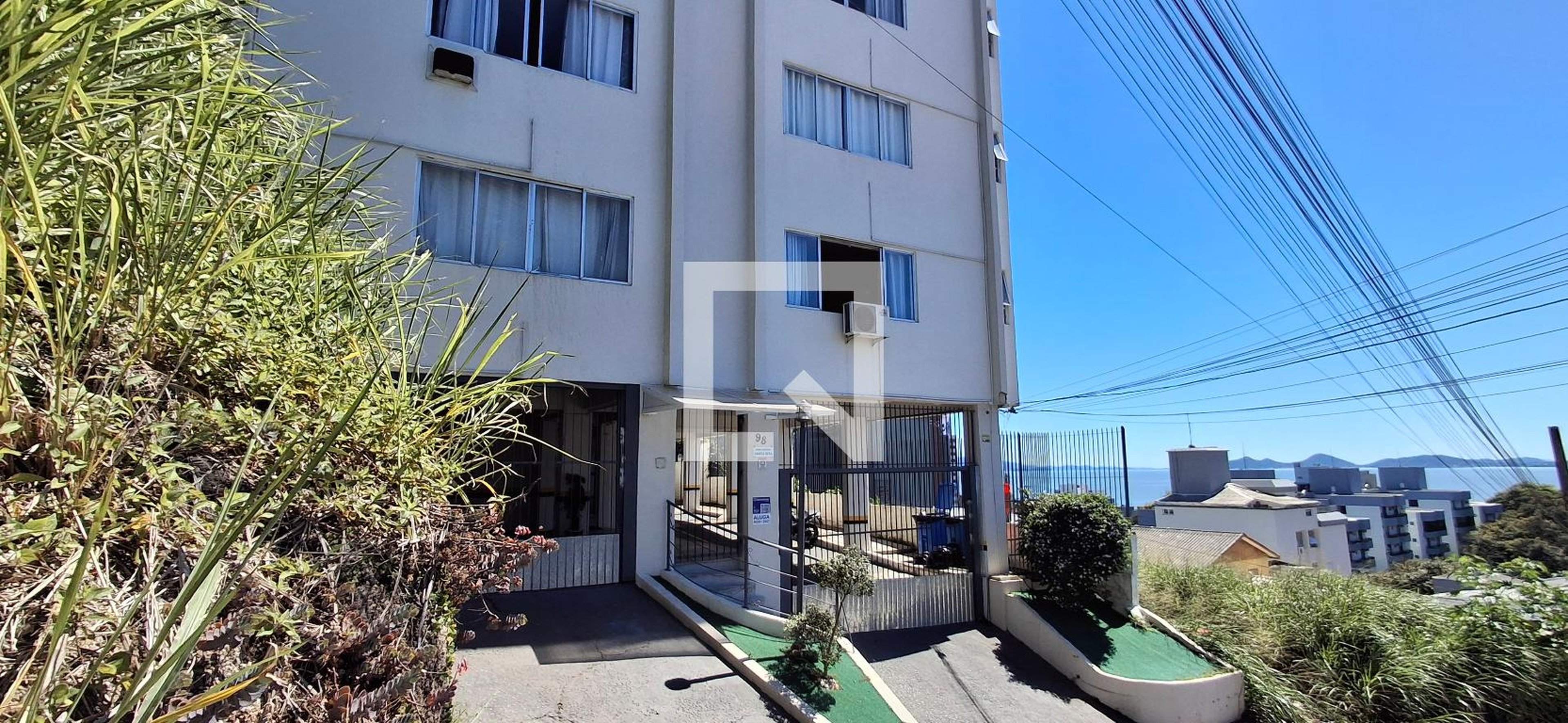 Fachada Condomínio em Rua Poeta Francisco Machado de Souza, 98