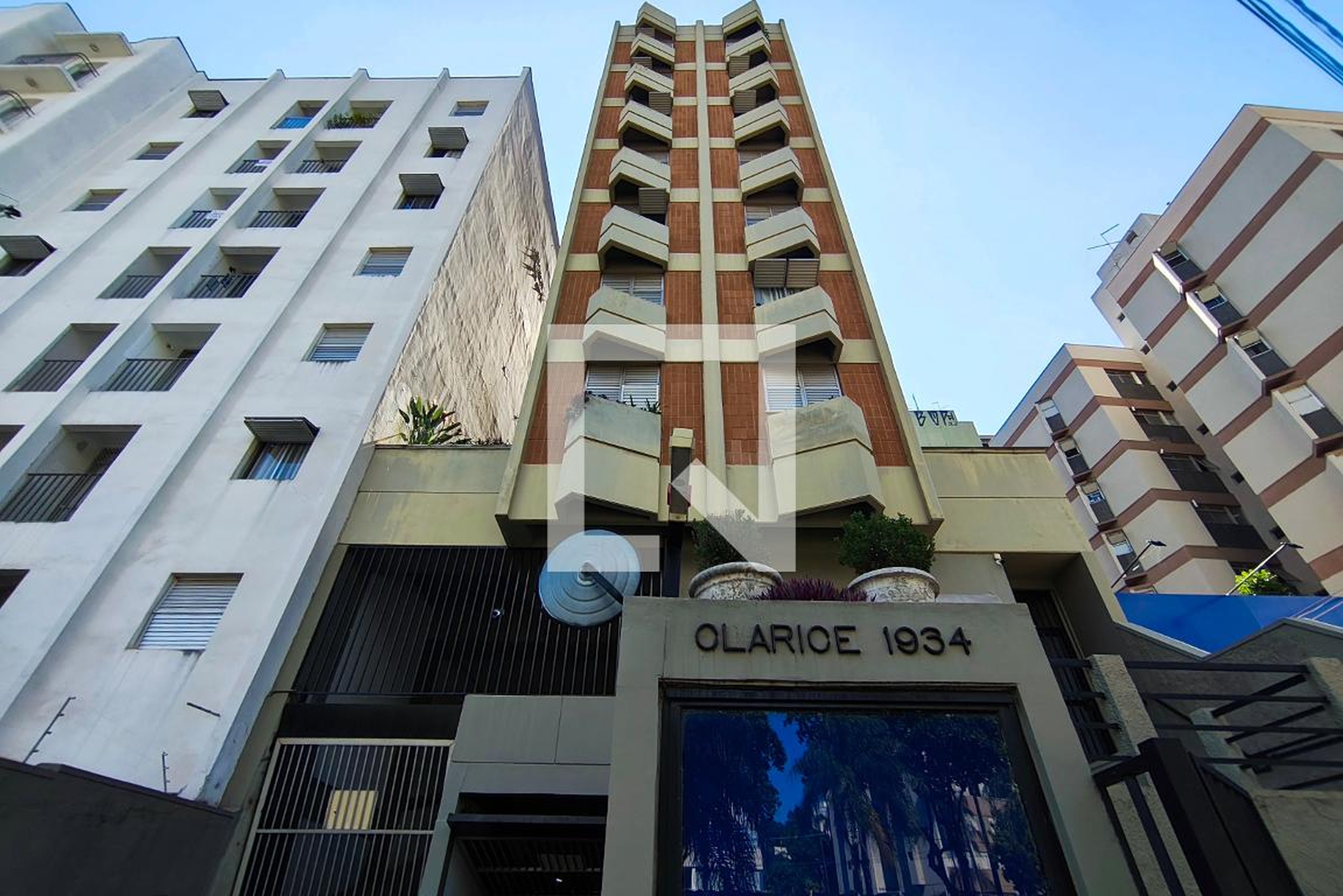 Fachada do Condomínio Edifício Clarice