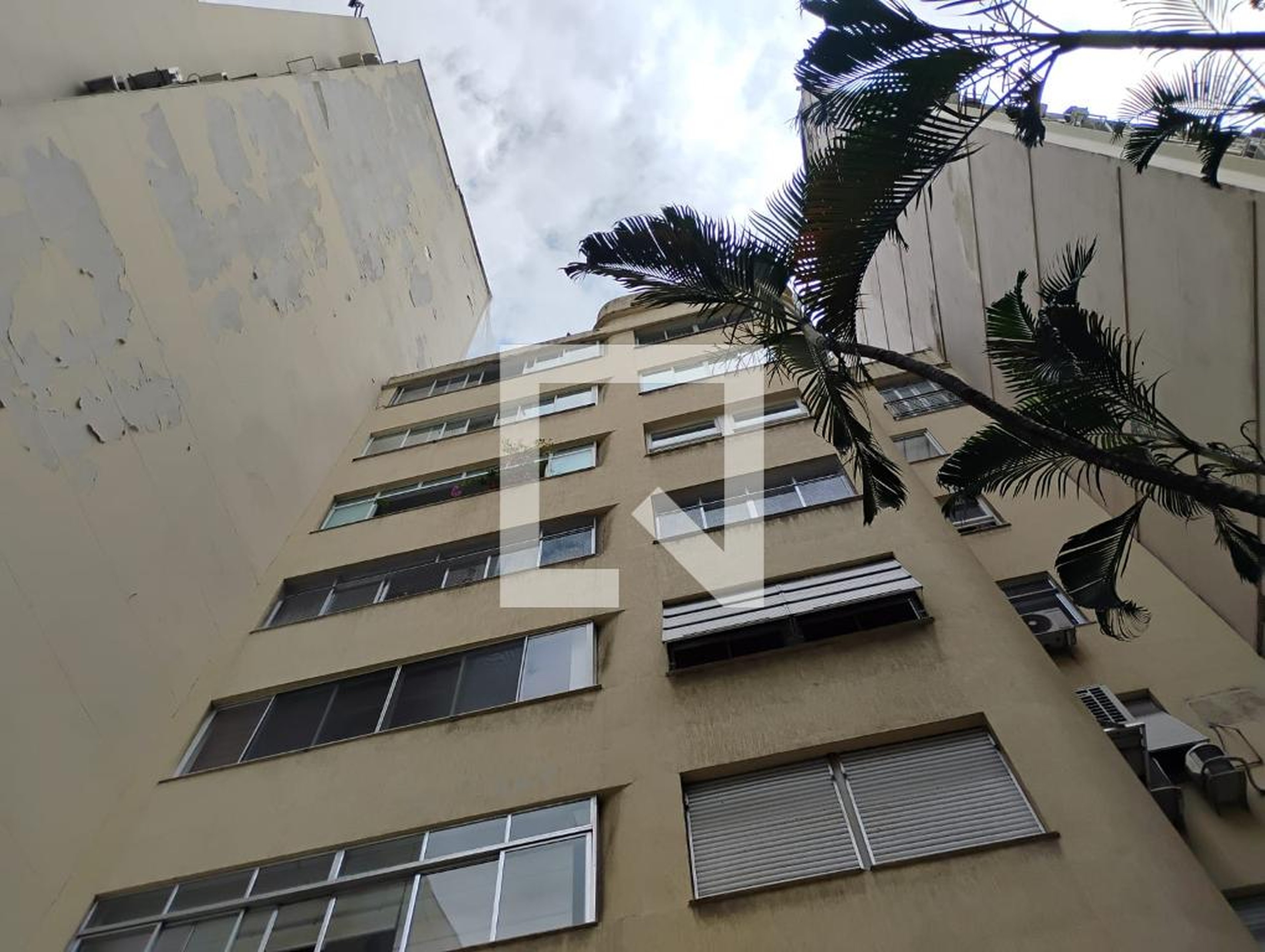 Fachada Condomínio em Rua Domingos Ferreira, 128