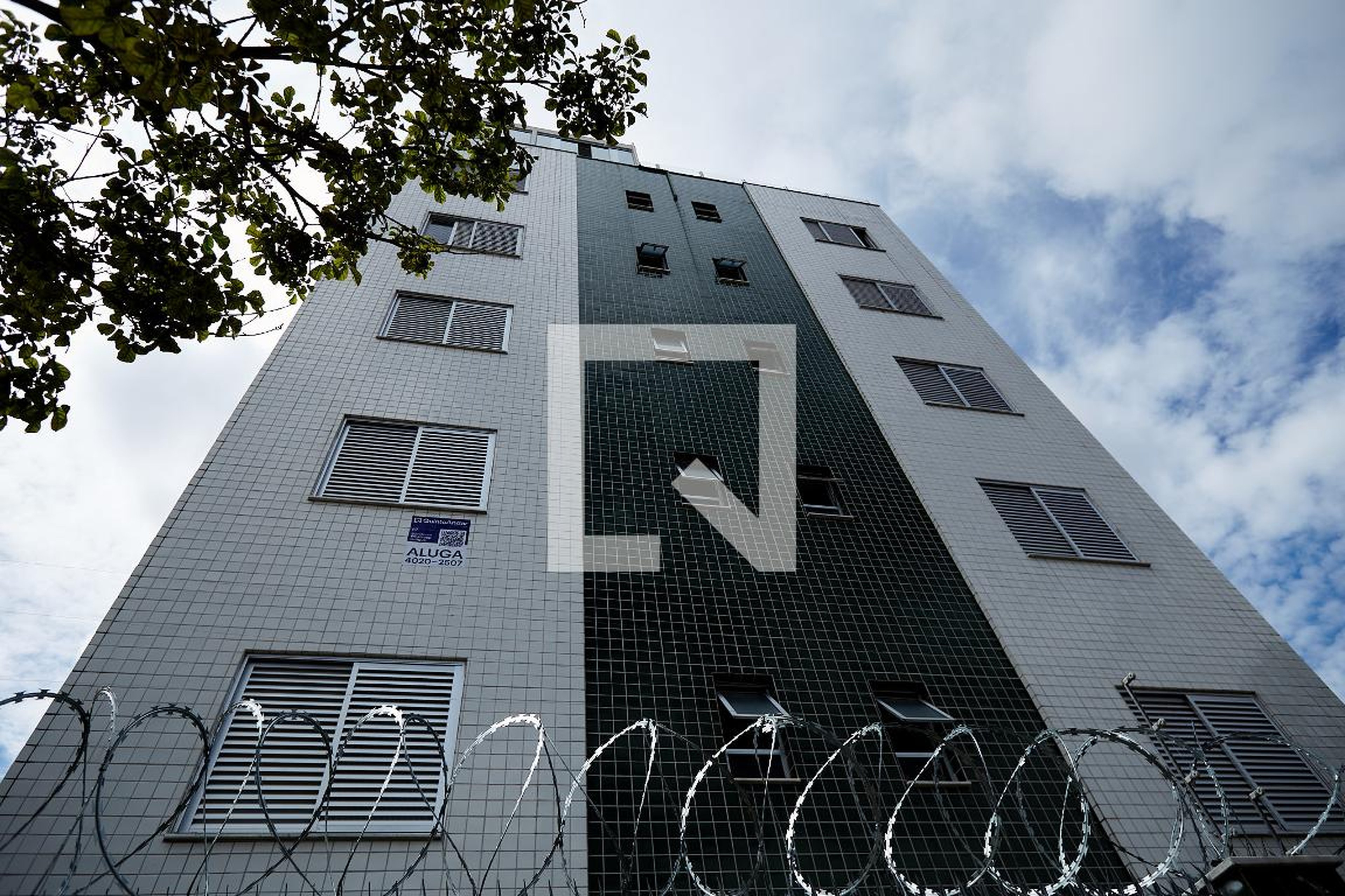 Fachada Condomínio em Rua Granada, 38