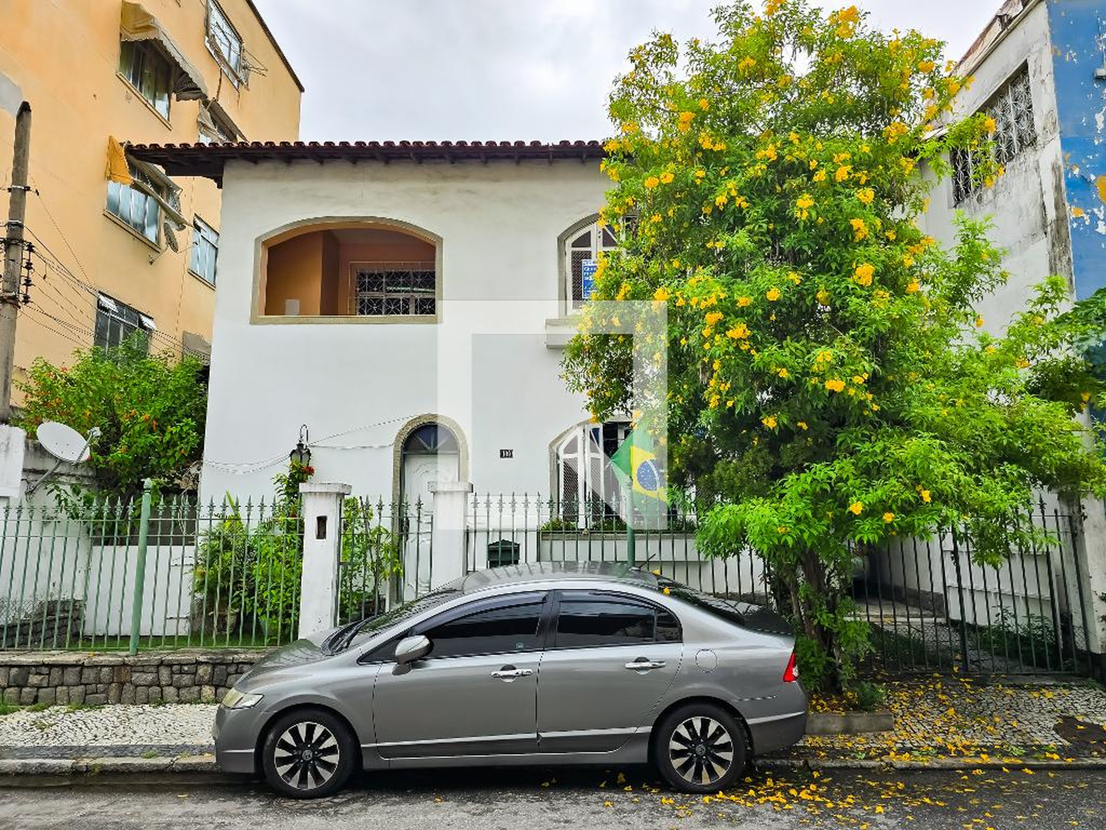 Fachada do Prédio Condomínio em Rua Miraluz, 109