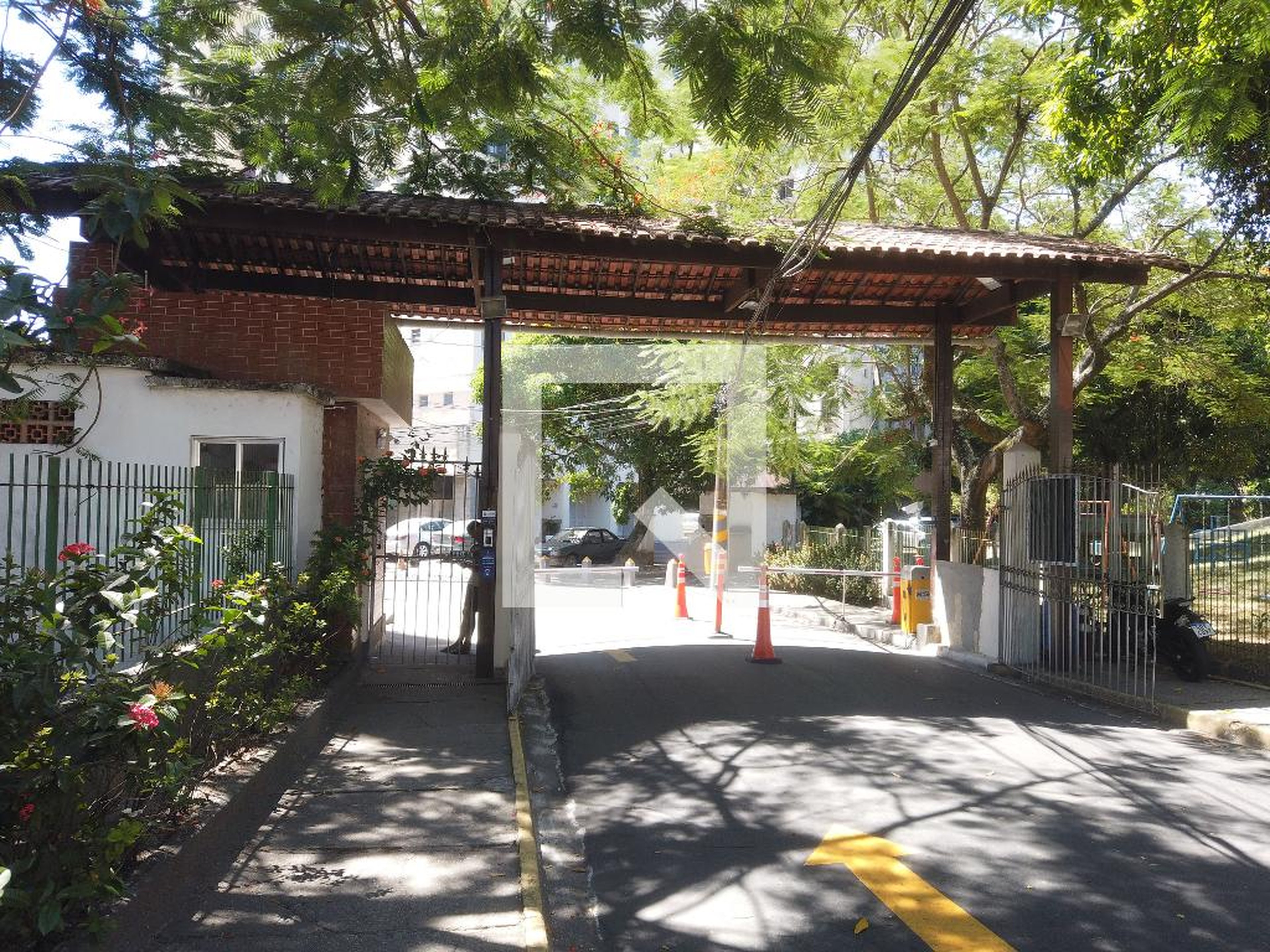 Fachada do Condomínio Condomínio Village Euclydes Figueiredo