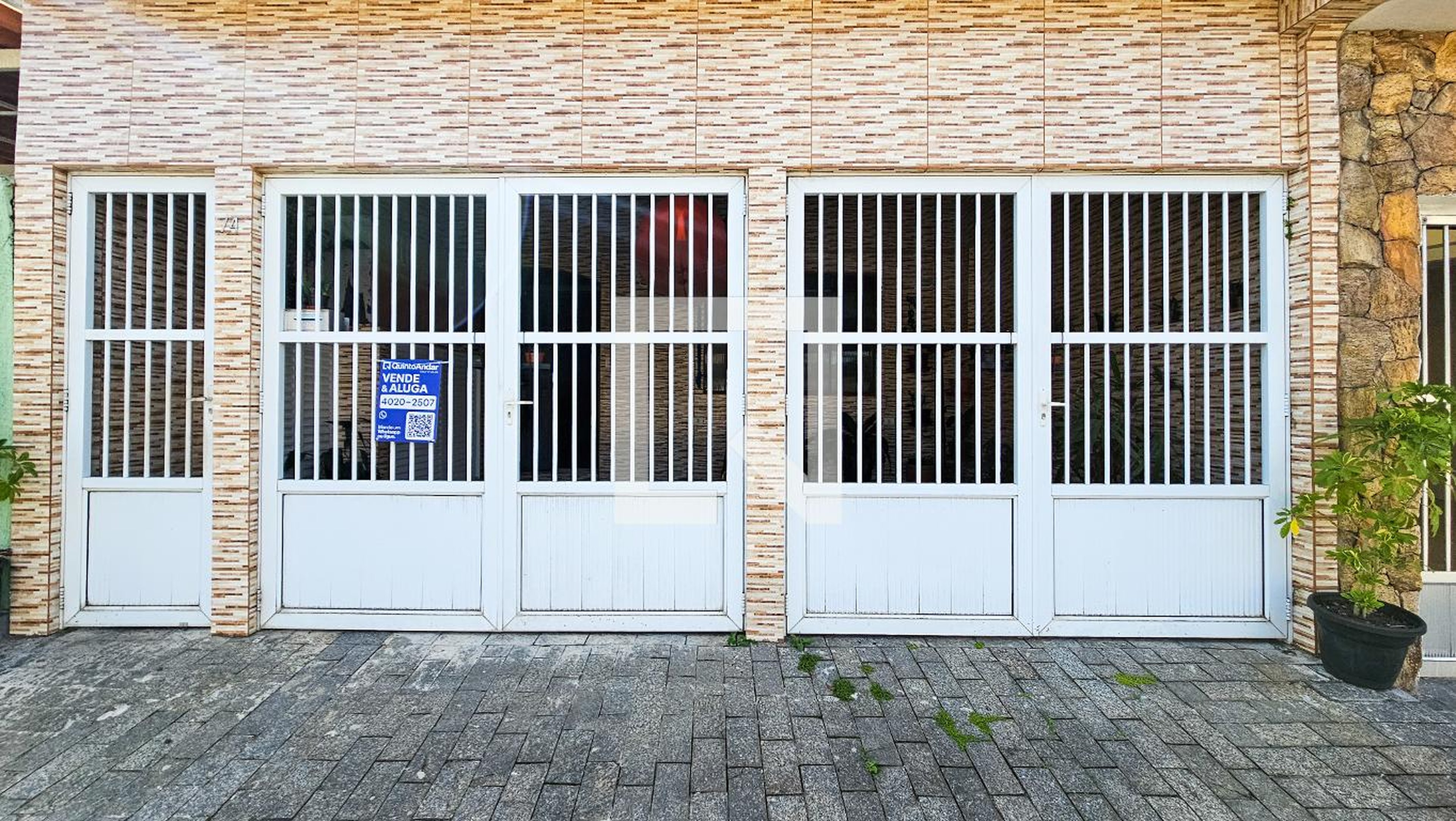 Fachada Condomínio em Rua Duran, 74