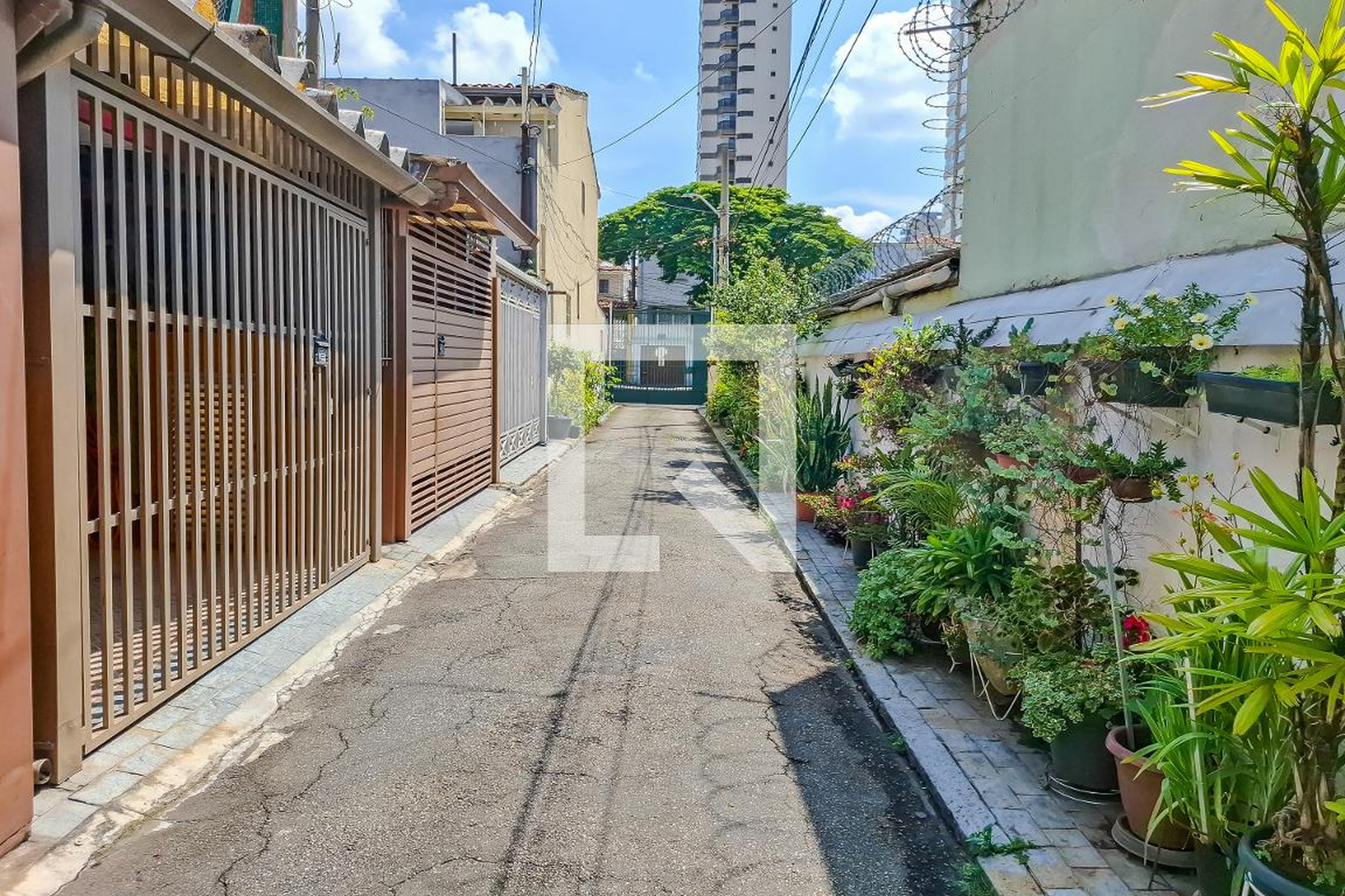 Fachada Condomínio em Rua Caetano Miglioli, 42