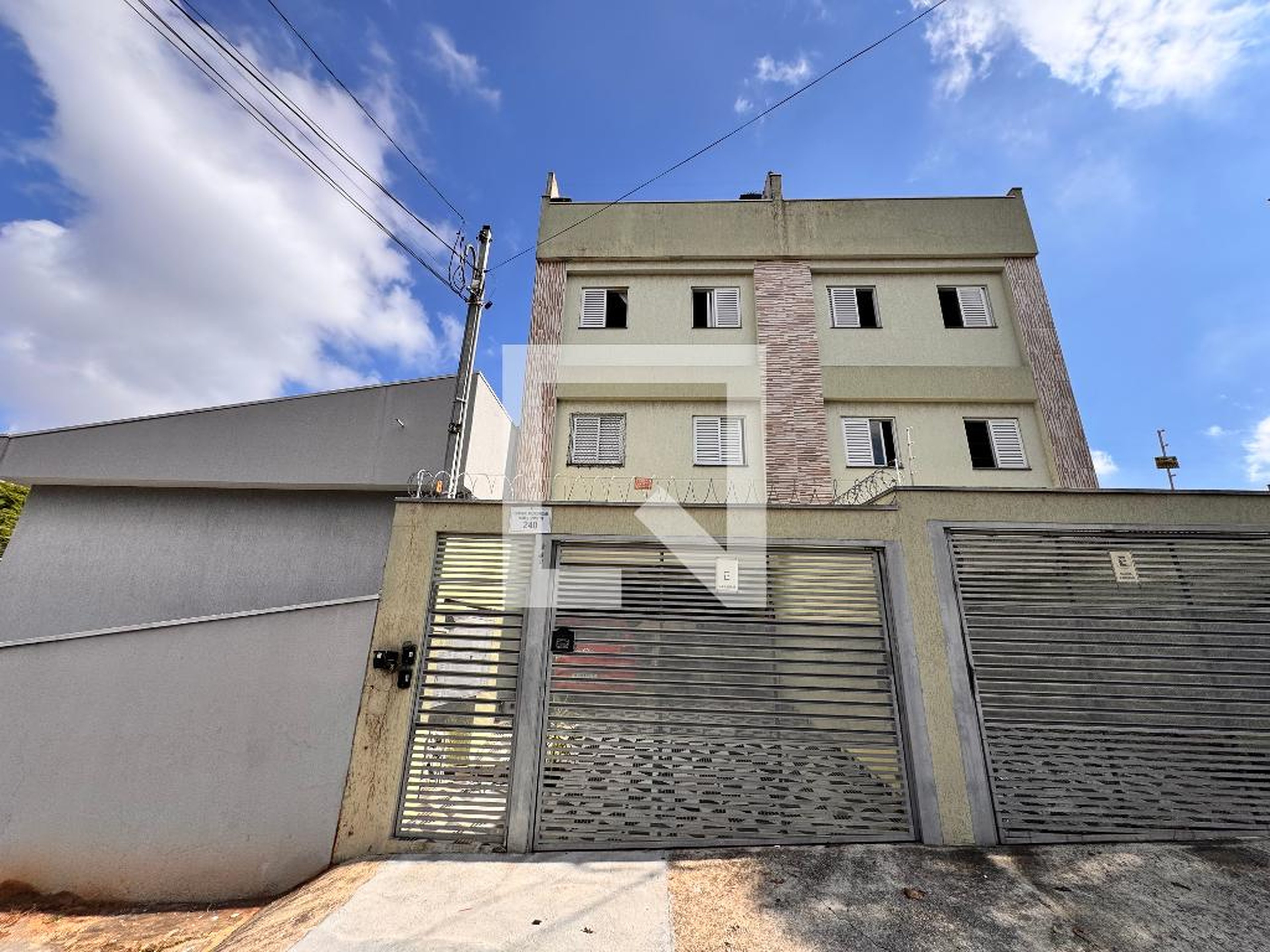 Fachada Condomínio em Rua Pacaembu, 240